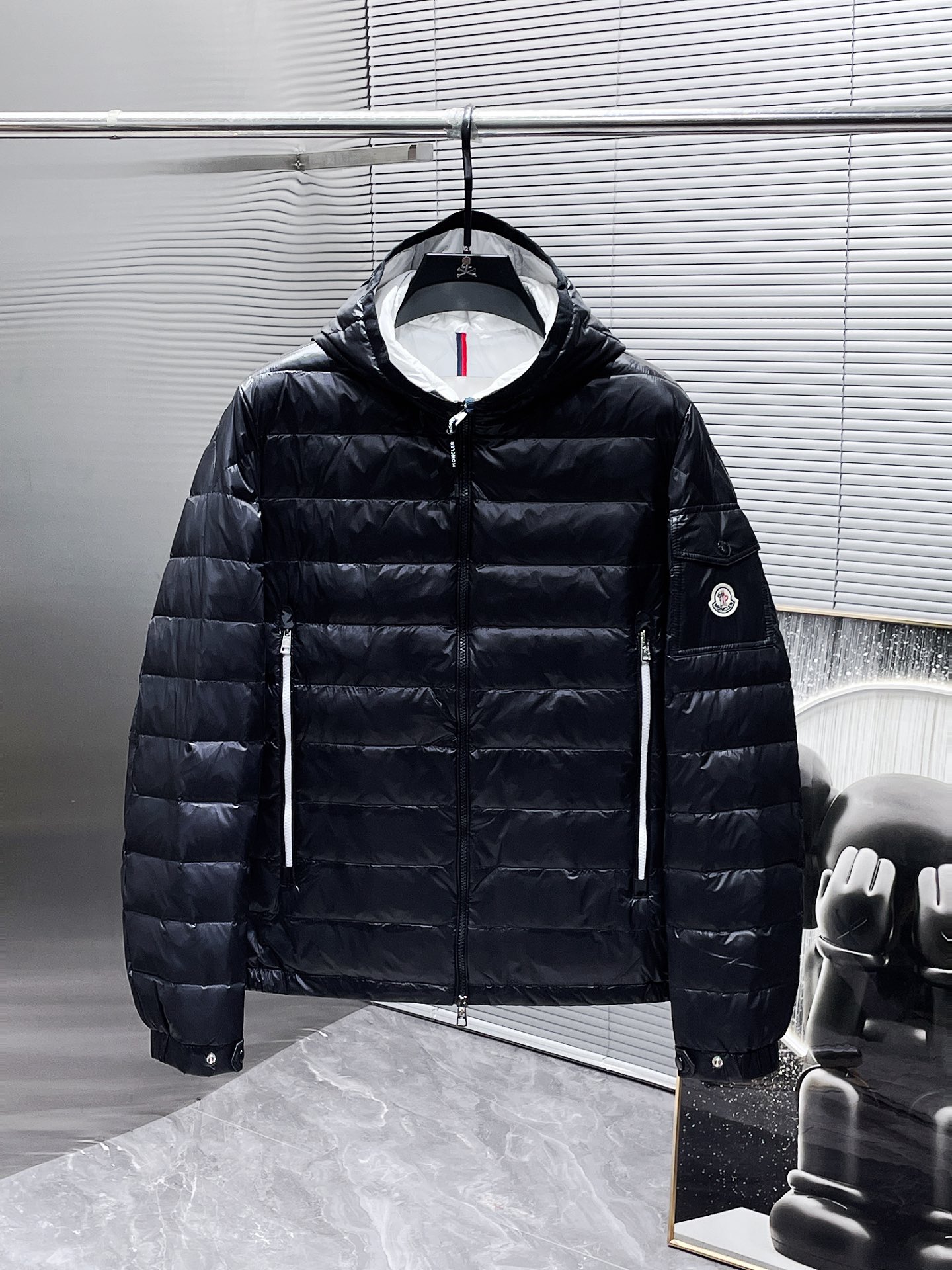 蒙口moncler2024秋冬新款连帽羽绒服外套爆款来袭品相超级好进口防风防雨面料软糯亲肤抗皱不沾灰立挺