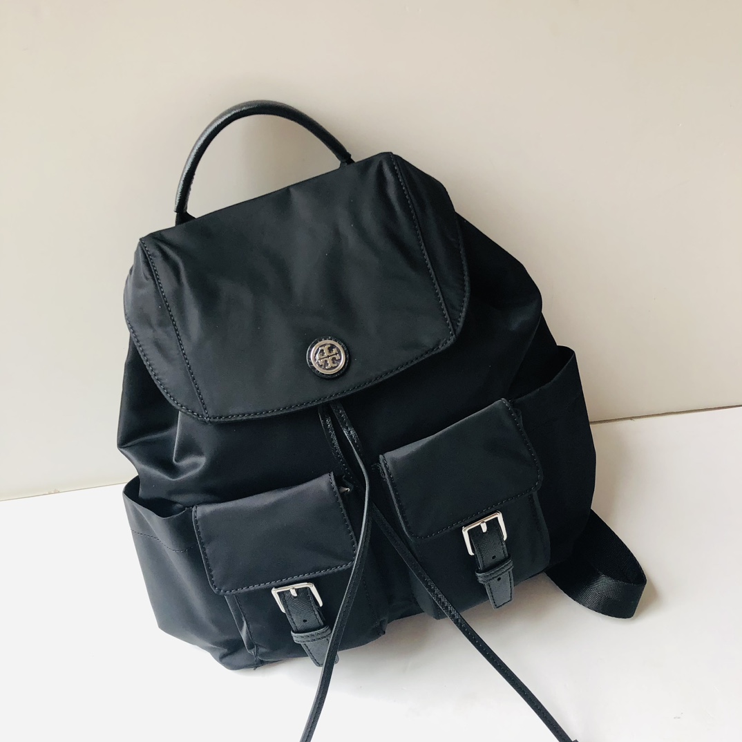Tory Burch ～款号1859 最新款尼龙背包 黑色 深蓝色 空间大 实用 侧边有水杯雨伞位