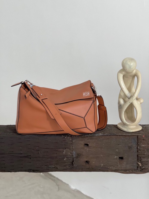 Loewe Puzzle Large Schoudertas in Caramelkleurig Kalfsleer, 38 cm 1 Loewe Puzzle Large Schoudertas in Caramelkleurig Kalfsleer, 38 cm