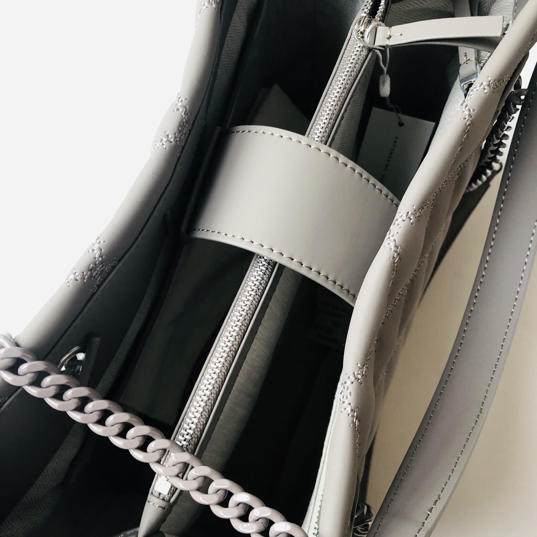 Stylish Imported Goat Skin Handbag with Magnetic Button and Multiple Compartments - 图片 4