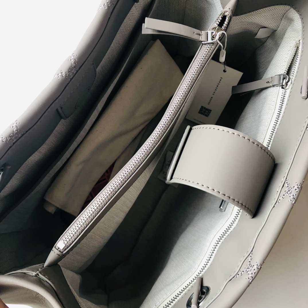 Stylish Imported Goat Skin Handbag with Magnetic Button and Multiple Compartments - 图片 9