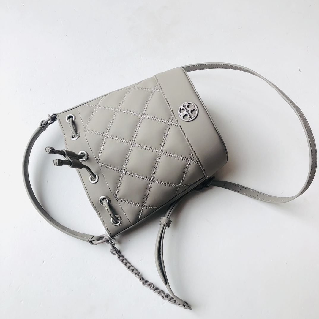 Ole Willa Mini-Barrel: Cute Sand and Sheep Skin Import, Plus Phone Compatible.