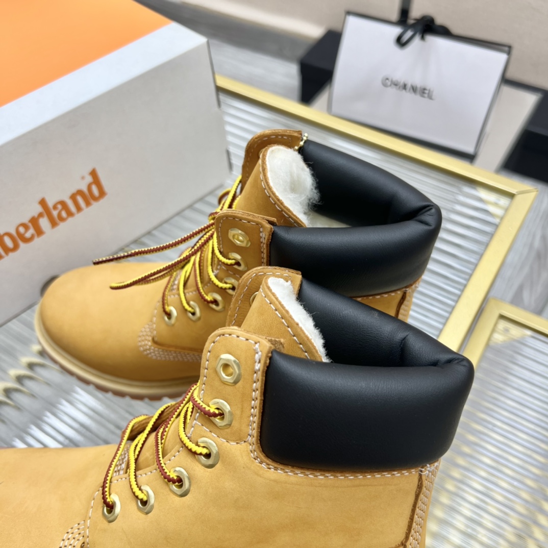 “Footwear Trends in Timberland’s 2022 Collection: Big Yellow Boots for Men and Women” - 图片 8