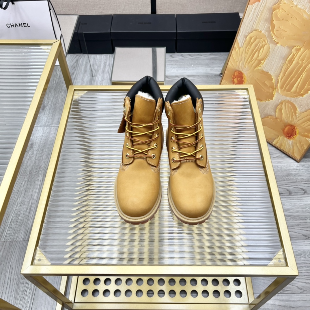 “Footwear Trends in Timberland’s 2022 Collection: Big Yellow Boots for Men and Women”