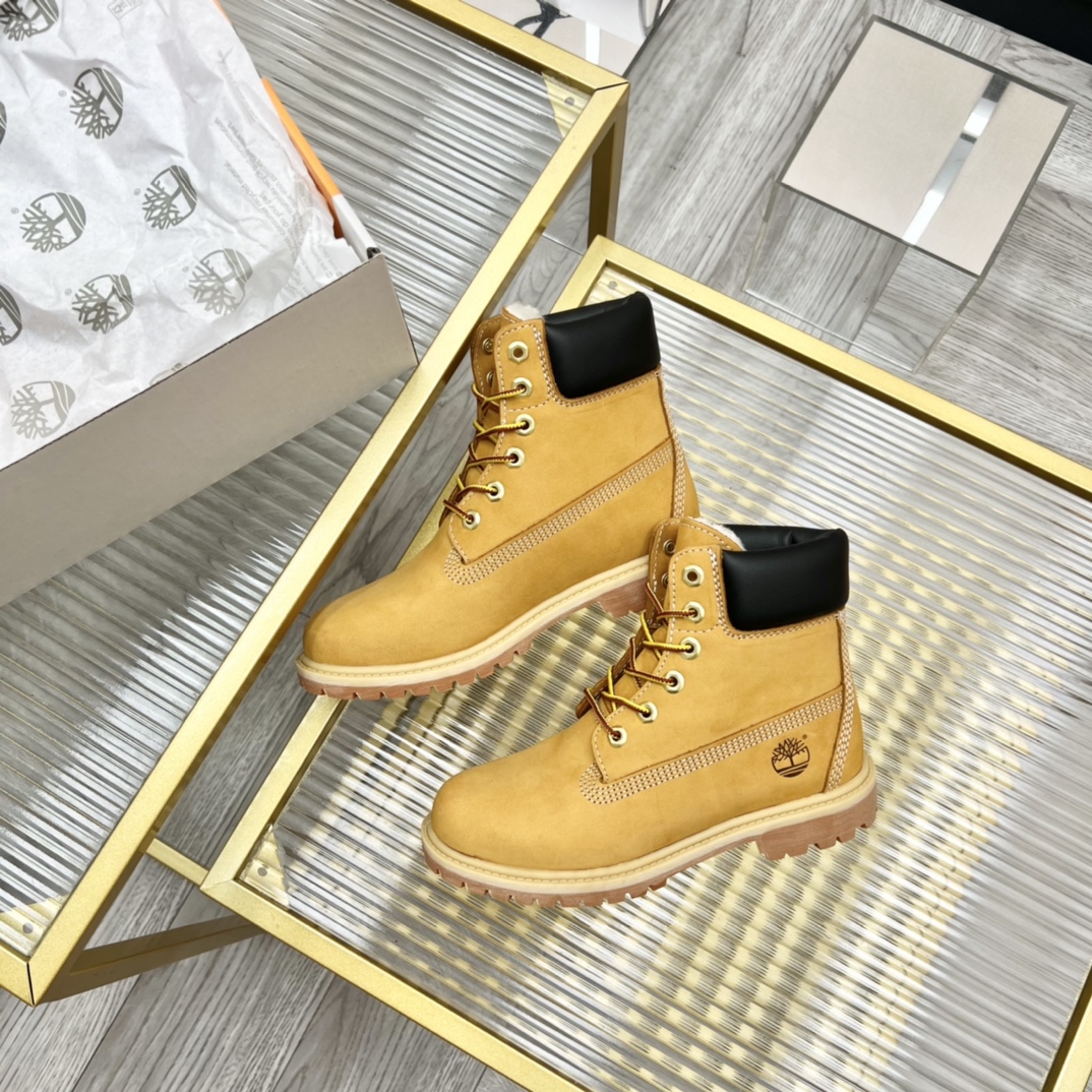 “Footwear Trends in Timberland’s 2022 Collection: Big Yellow Boots for Men and Women” - 图片 5