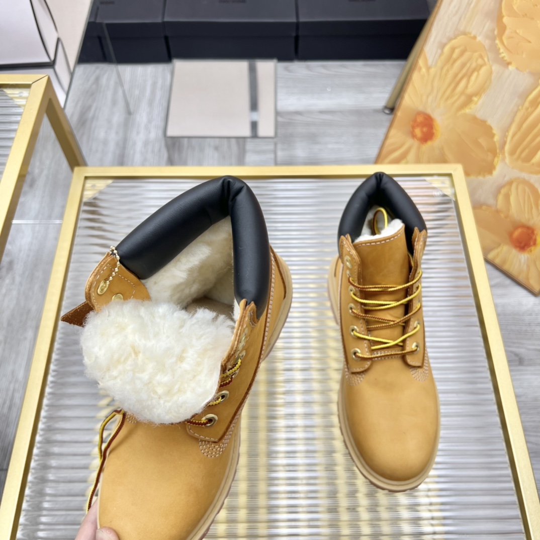 “Footwear Trends in Timberland’s 2022 Collection: Big Yellow Boots for Men and Women” - 图片 7