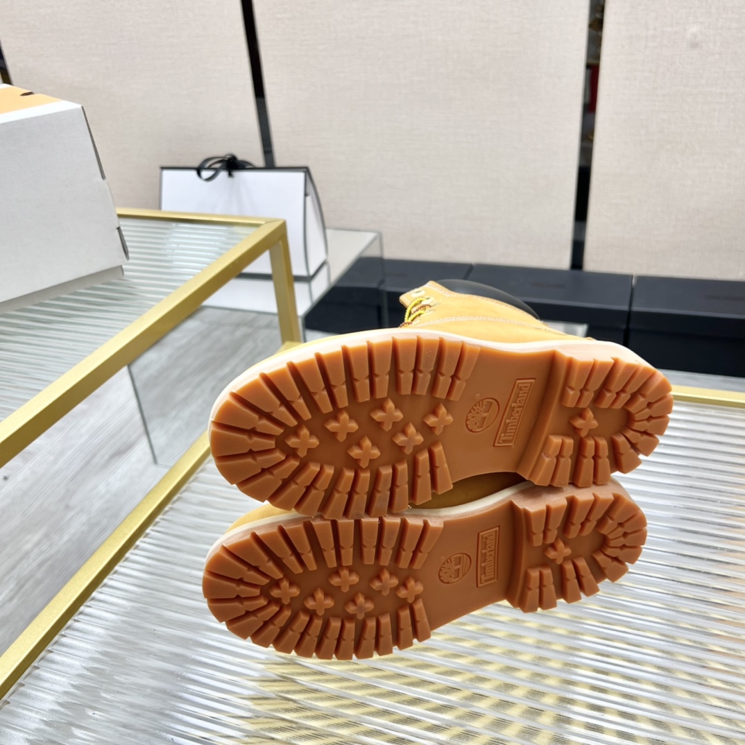 “Footwear Trends in Timberland’s 2022 Collection: Big Yellow Boots for Men and Women” - 图片 9