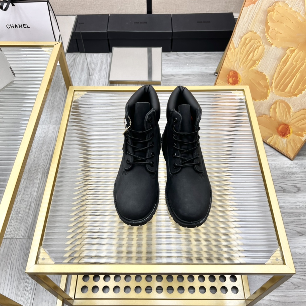 “Industrial Footwear Trends: Female vs. Male Sizes and Styles in 2022”