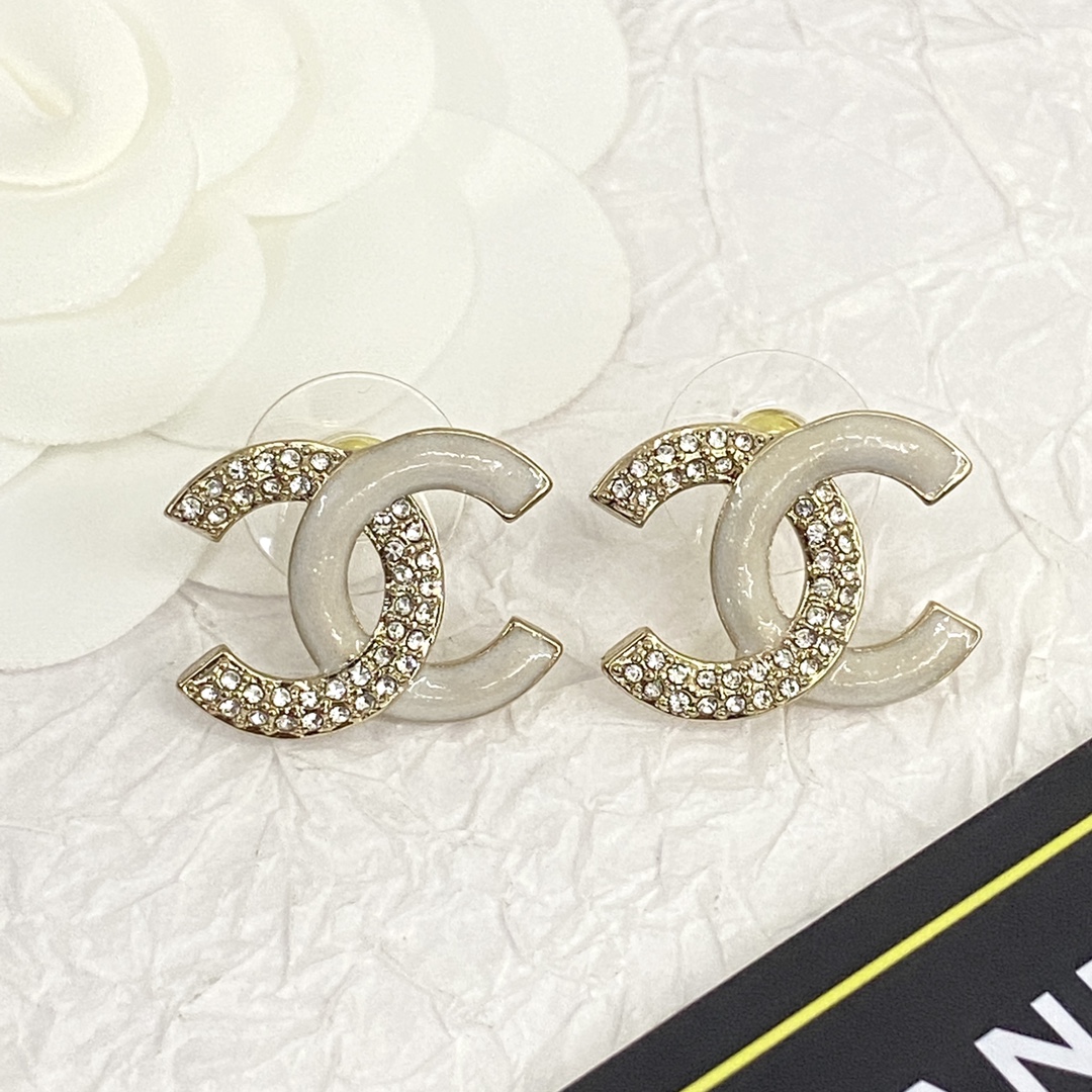 Chanel Sale
 Jewelry Earring Beige White