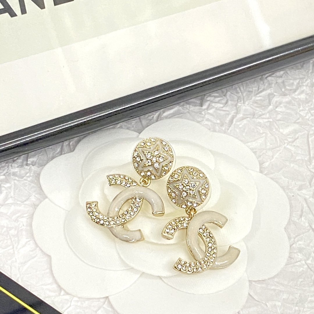 Chanel Sale
 Jewelry Earring Beige White Vintage