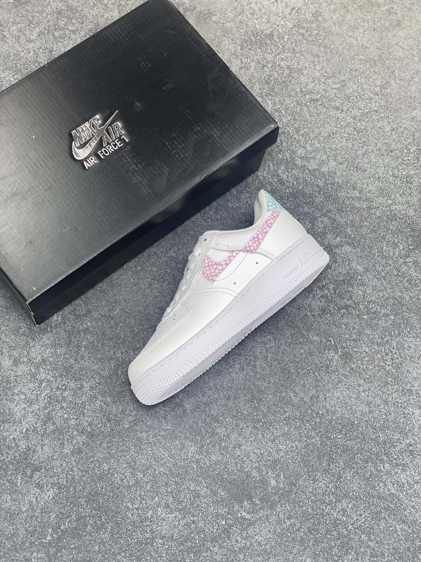 图片[7]-福利特价 全掌气垫🔥 NK Air Force 1 空军一号 断勾 原楦头原纸板 打造纯正空军版型#专注外贸渠道 全掌内置蜂窝气垫 #原盒配件 原厂中底钢印、拉帮完美 货号：DC1164-101 尺码：36 36.5 37.5 38 38.5 39 40 40.5 41 42 42.5 43 44 44.5 45-选品中心