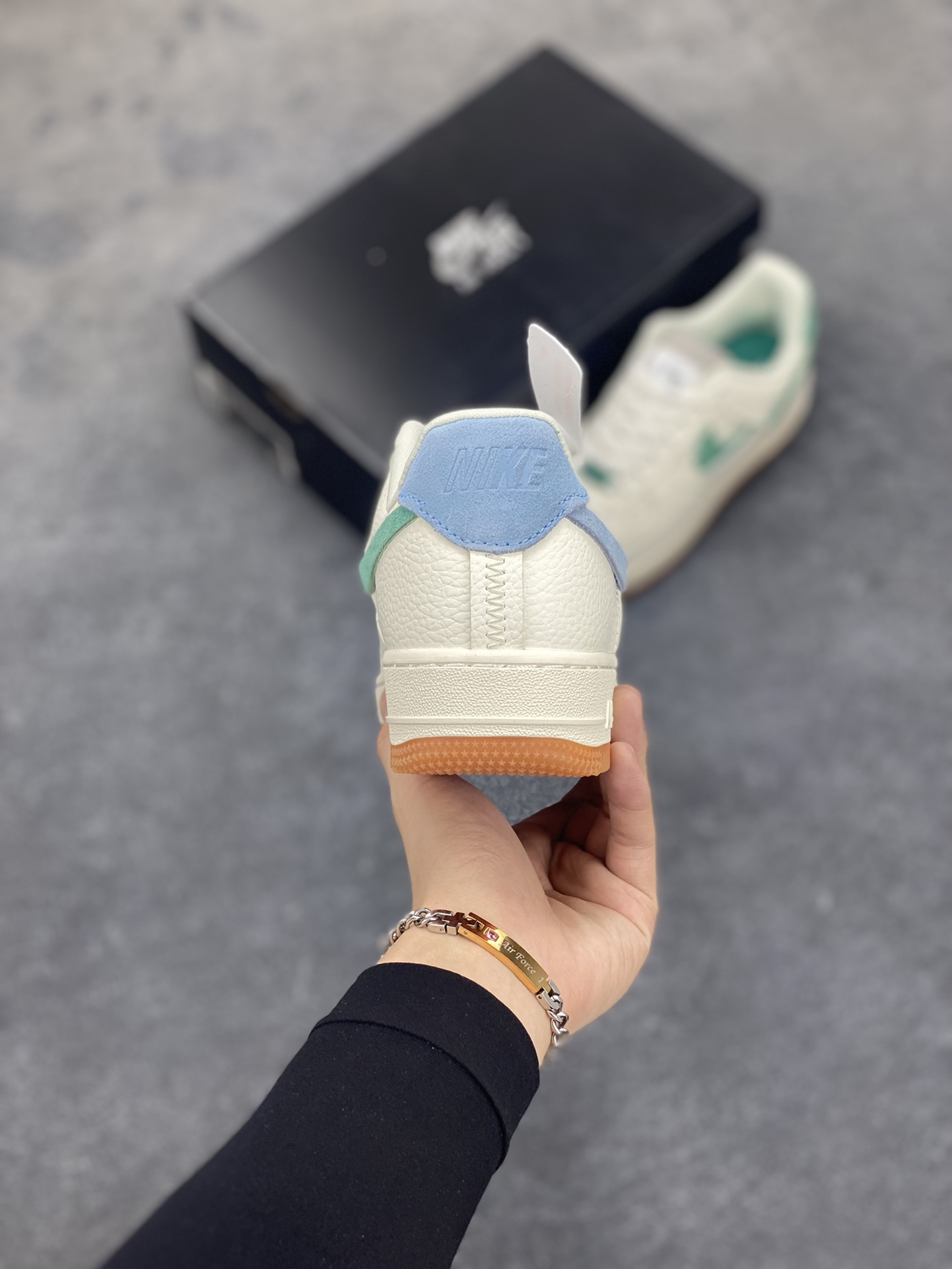 图片[4]-福利特价 全掌气垫🔥 NK Air Force 1 空军一号 断勾 原楦头原纸板 打造纯正空军版型#专注外贸渠道 全掌内置蜂窝气垫 #原盒配件 原厂中底钢印、拉帮完美 货号：DV0740-100 尺码：36 36.5 37.5 38 38.5 39 40 40.5 41 42 42.5 43 44 44.5 45-选品中心