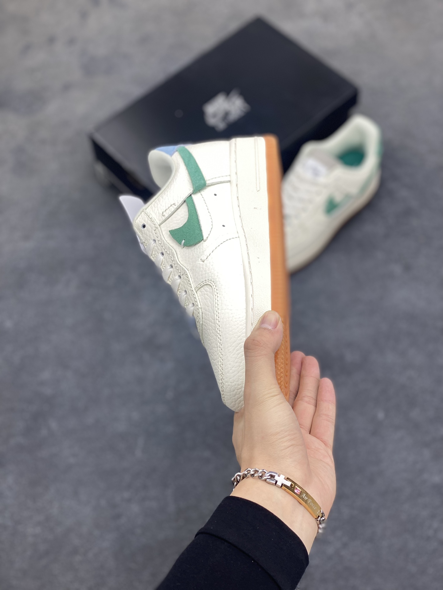 图片[3]-福利特价 全掌气垫🔥 NK Air Force 1 空军一号 断勾 原楦头原纸板 打造纯正空军版型#专注外贸渠道 全掌内置蜂窝气垫 #原盒配件 原厂中底钢印、拉帮完美 货号：DV0740-100 尺码：36 36.5 37.5 38 38.5 39 40 40.5 41 42 42.5 43 44 44.5 45-选品中心