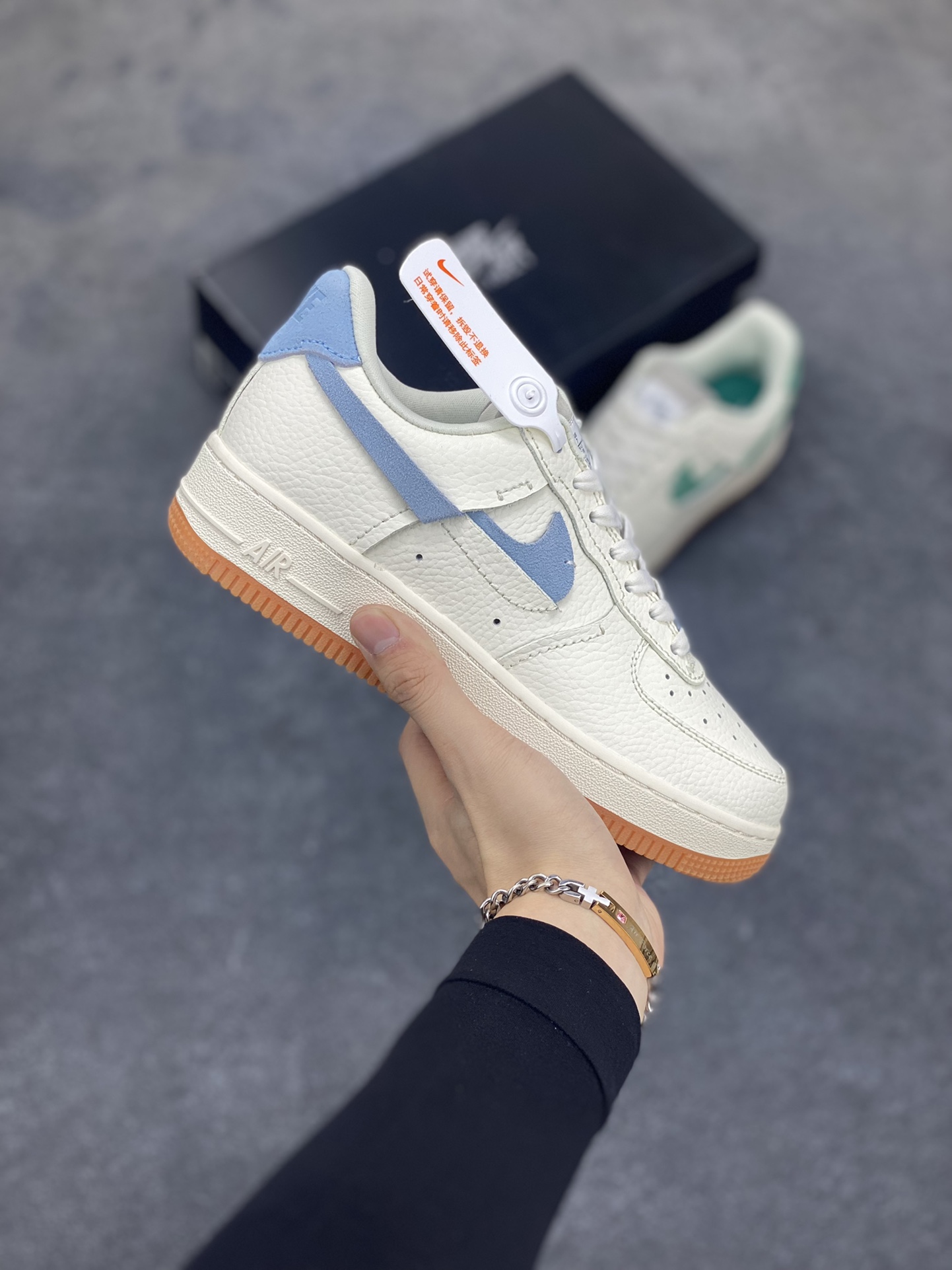 福利特价 全掌气垫🔥 NK Air Force 1 空军一号 断勾 原楦头原纸板 打造纯正空军版型#专注外贸渠道 全掌内置蜂窝气垫 #原盒配件 原厂中底钢印、拉帮完美 货号：DV0740-100 尺码：36 36.5 37.5 38 38.5 39 40 40.5 41 42 42.5 43 44 44.5 45-选品中心