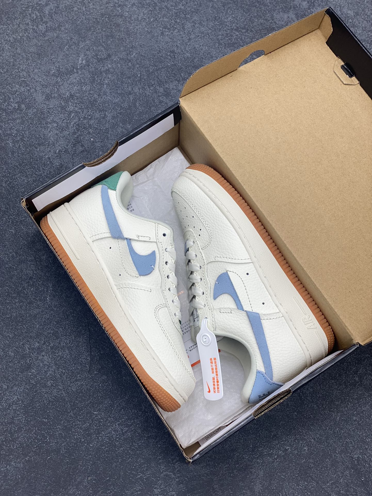 图片[9]-福利特价 全掌气垫🔥 NK Air Force 1 空军一号 断勾 原楦头原纸板 打造纯正空军版型#专注外贸渠道 全掌内置蜂窝气垫 #原盒配件 原厂中底钢印、拉帮完美 货号：DV0740-100 尺码：36 36.5 37.5 38 38.5 39 40 40.5 41 42 42.5 43 44 44.5 45-选品中心