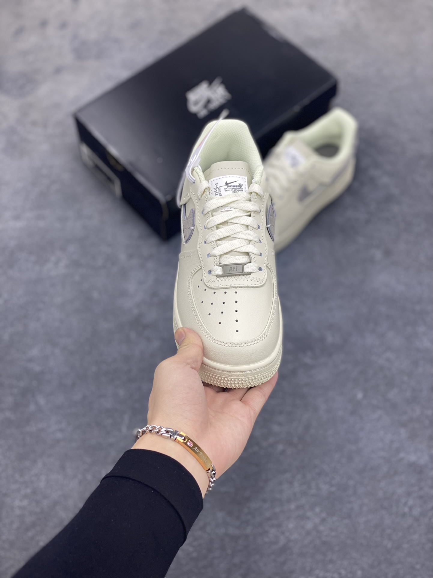 图片[2]-福利特价 全掌气垫🔥 NK Air Force 1 空军一号 断勾 原楦头原纸板 打造纯正空军版型#专注外贸渠道 全掌内置蜂窝气垫 #原盒配件 原厂中底钢印、拉帮完美 货号：DH3869-001 尺码：36 36.5 37.5 38 38.5 39 40 40.5 41 42 42.5 43 44 44.5 45-选品中心