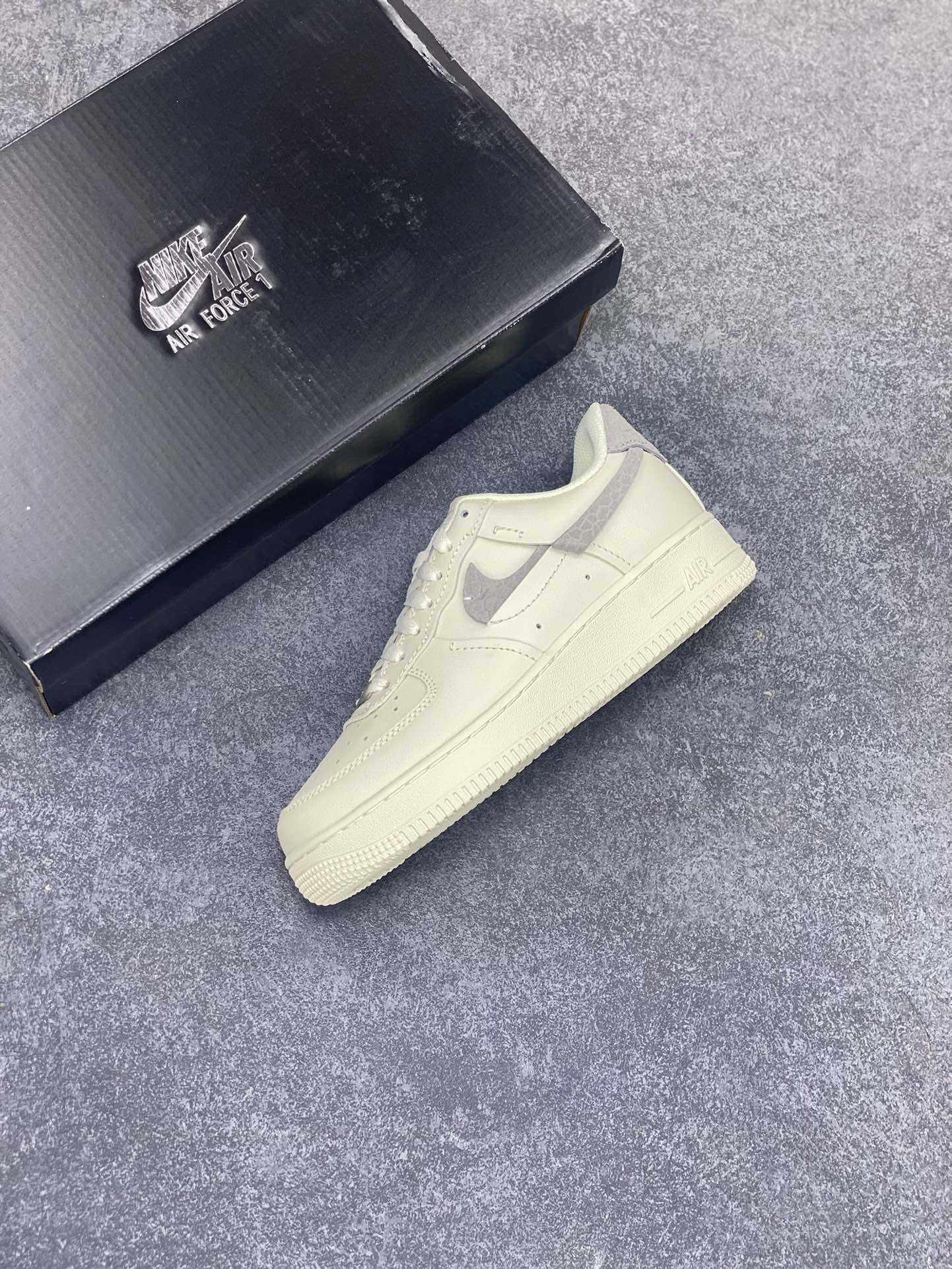 图片[7]-福利特价 全掌气垫🔥 NK Air Force 1 空军一号 断勾 原楦头原纸板 打造纯正空军版型#专注外贸渠道 全掌内置蜂窝气垫 #原盒配件 原厂中底钢印、拉帮完美 货号：DH3869-001 尺码：36 36.5 37.5 38 38.5 39 40 40.5 41 42 42.5 43 44 44.5 45-选品中心