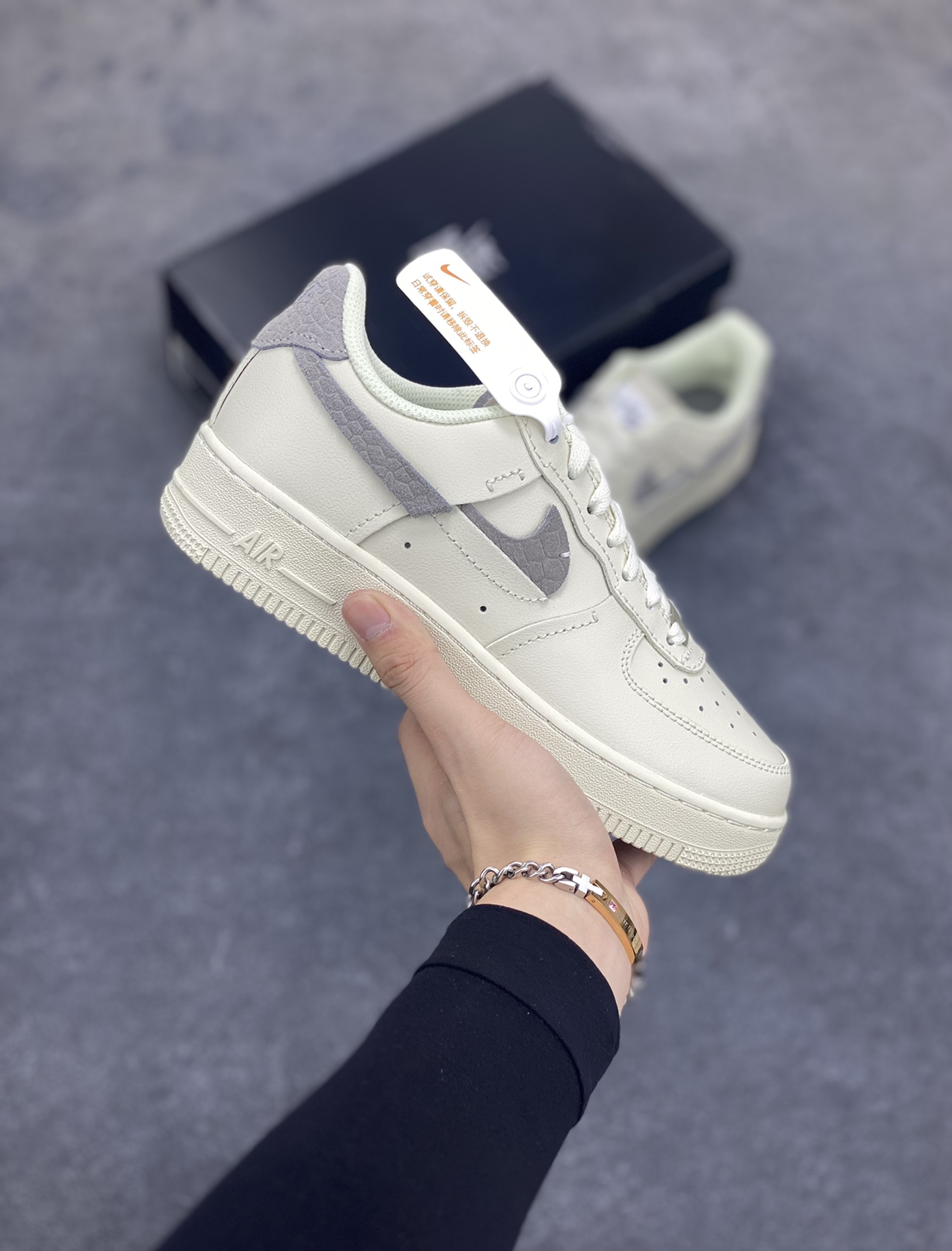 福利特价 全掌气垫🔥 NK Air Force 1 空军一号 断勾 原楦头原纸板 打造纯正空军版型#专注外贸渠道 全掌内置蜂窝气垫 #原盒配件 原厂中底钢印、拉帮完美 货号：DH3869-001 尺码：36 36.5 37.5 38 38.5 39 40 40.5 41 42 42.5 43 44 44.5 45-选品中心