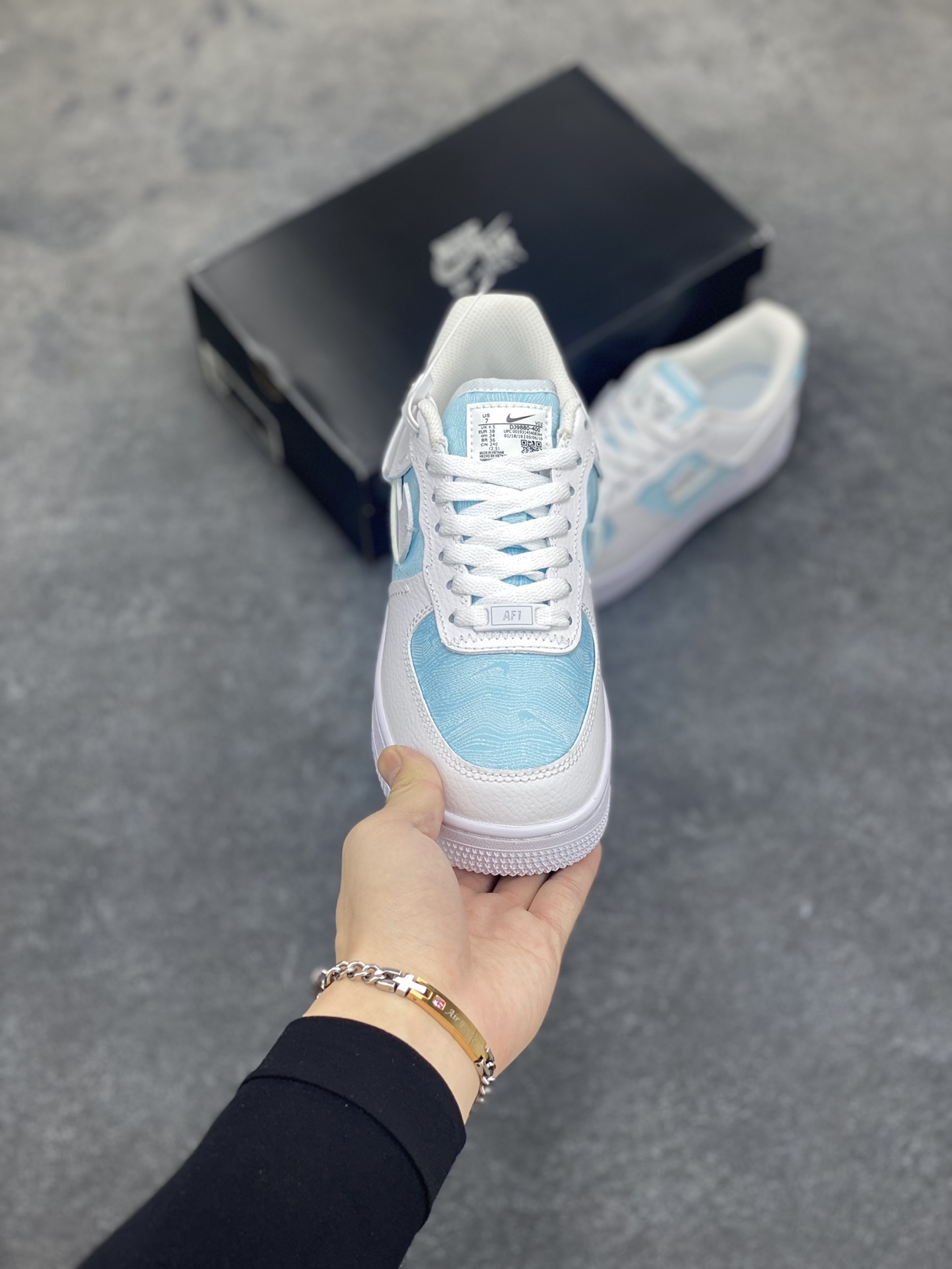 图片[2]-福利特价 全掌气垫🔥 NK Air Force 1 空军一号 断勾 原楦头原纸板 打造纯正空军版型#专注外贸渠道 全掌内置蜂窝气垫 #原盒配件 原厂中底钢印、拉帮完美 货号：DJ9880-400 尺码：36 36.5 37.5 38 38.5 39 40 40.5 41 42 42.5 43 44 44.5 45-选品中心