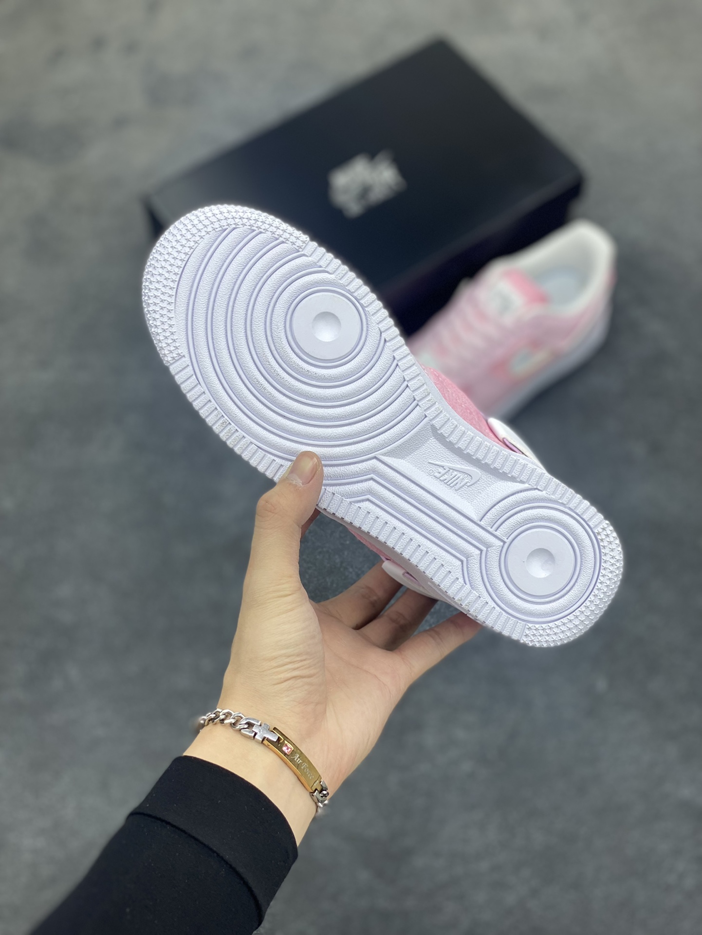 图片[5]-福利特价 全掌气垫🔥 NK Air Force 1 空军一号 断勾 原楦头原纸板 打造纯正空军版型#专注外贸渠道 全掌内置蜂窝气垫 #原盒配件 原厂中底钢印、拉帮完美 货号：DJ6904-600 尺码：36 36.5 37.5 38 38.5 39 40 40.5 41 42 42.5 43 44 44.5 45-选品中心