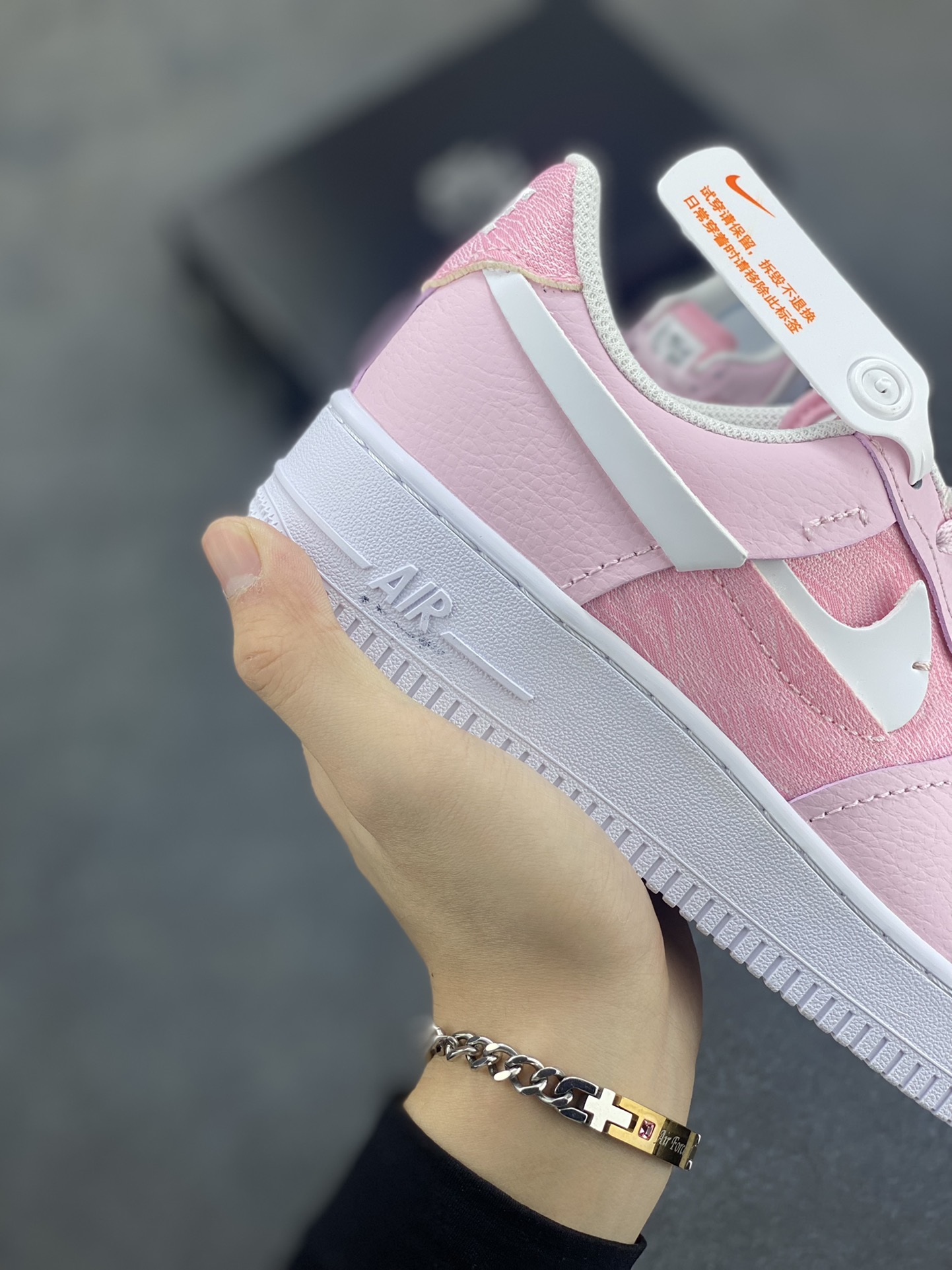 图片[6]-福利特价 全掌气垫🔥 NK Air Force 1 空军一号 断勾 原楦头原纸板 打造纯正空军版型#专注外贸渠道 全掌内置蜂窝气垫 #原盒配件 原厂中底钢印、拉帮完美 货号：DJ6904-600 尺码：36 36.5 37.5 38 38.5 39 40 40.5 41 42 42.5 43 44 44.5 45-选品中心