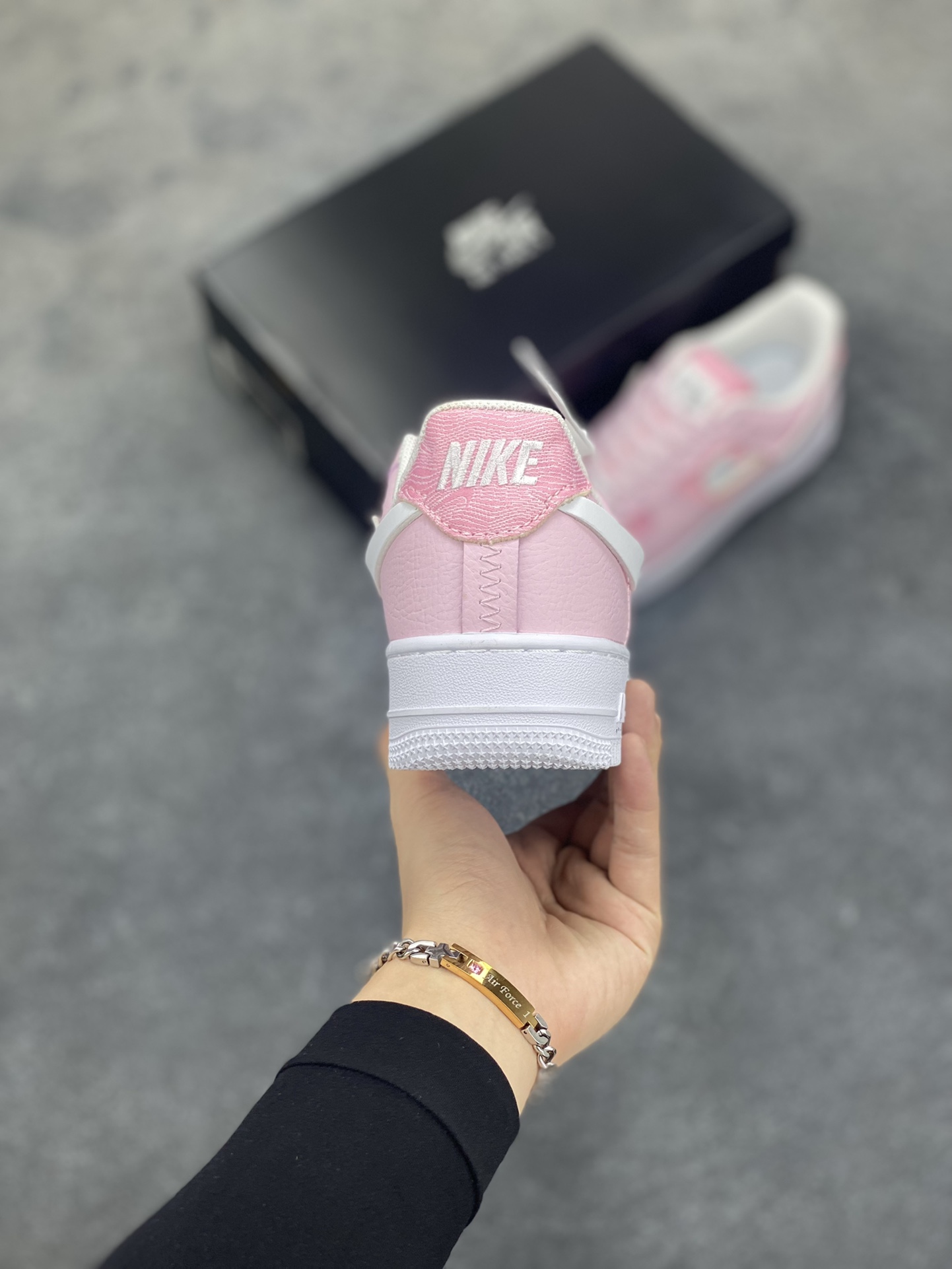 图片[4]-福利特价 全掌气垫🔥 NK Air Force 1 空军一号 断勾 原楦头原纸板 打造纯正空军版型#专注外贸渠道 全掌内置蜂窝气垫 #原盒配件 原厂中底钢印、拉帮完美 货号：DJ6904-600 尺码：36 36.5 37.5 38 38.5 39 40 40.5 41 42 42.5 43 44 44.5 45-选品中心