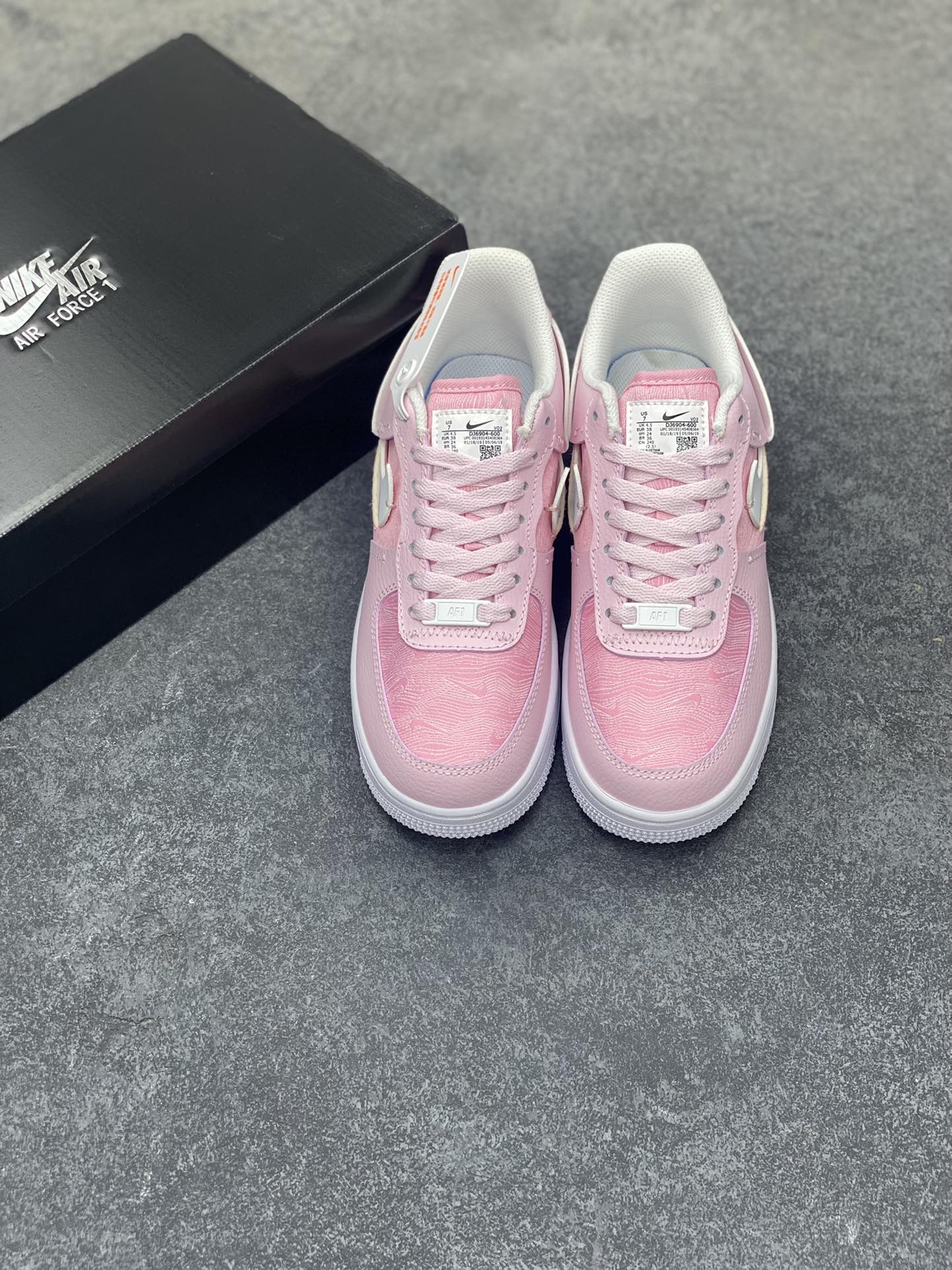 图片[8]-福利特价 全掌气垫🔥 NK Air Force 1 空军一号 断勾 原楦头原纸板 打造纯正空军版型#专注外贸渠道 全掌内置蜂窝气垫 #原盒配件 原厂中底钢印、拉帮完美 货号：DJ6904-600 尺码：36 36.5 37.5 38 38.5 39 40 40.5 41 42 42.5 43 44 44.5 45-选品中心