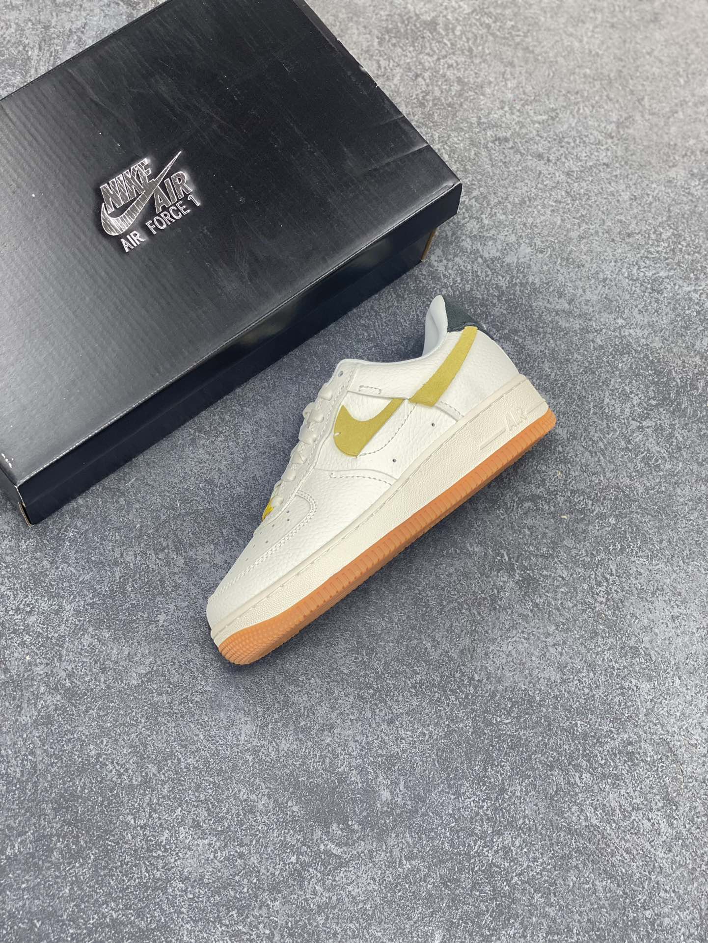 图片[7]-福利特价 全掌气垫🔥 NK Air Force 1 空军一号 断勾 原楦头原纸板 打造纯正空军版型#专注外贸渠道 全掌内置蜂窝气垫 #原盒配件 原厂中底钢印、拉帮完美 货号：DV0740-101 尺码：36 36.5 37.5 38 38.5 39 40 40.5 41 42 42.5 43 44 44.5 45-选品中心