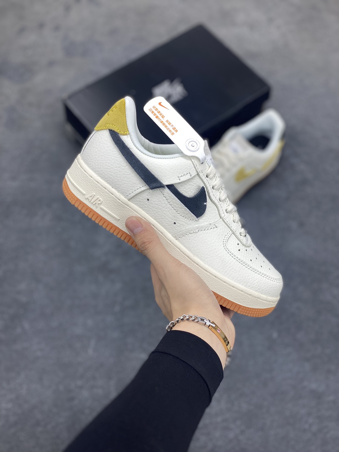 福利特价 全掌气垫🔥 NK Air Force 1 空军一号 断勾 原楦头原纸板 打造纯正空军版型#专注外贸渠道 全掌内置蜂窝气垫 #原盒配件 原厂中底钢印、拉帮完美 货号：DV0740-101 尺码：36 36.5 37.5 38 38.5 39 40 40.5 41 42 42.5 43 44 44.5 45-选品中心