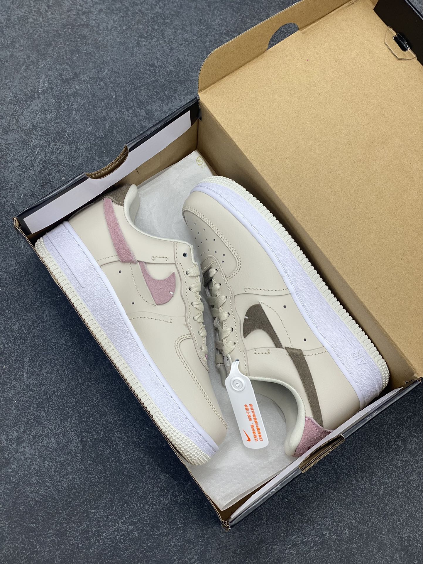 图片[9]-福利特价 全掌气垫🔥 NK Air Force 1 空军一号 断勾 原楦头原纸板 打造纯正空军版型#专注外贸渠道 全掌内置蜂窝气垫 #原盒配件 原厂中底钢印、拉帮完美 货号：DC1425-100 尺码：36 36.5 37.5 38 38.5 39 40 40.5 41 42 42.5 43 44 44.5 45-选品中心