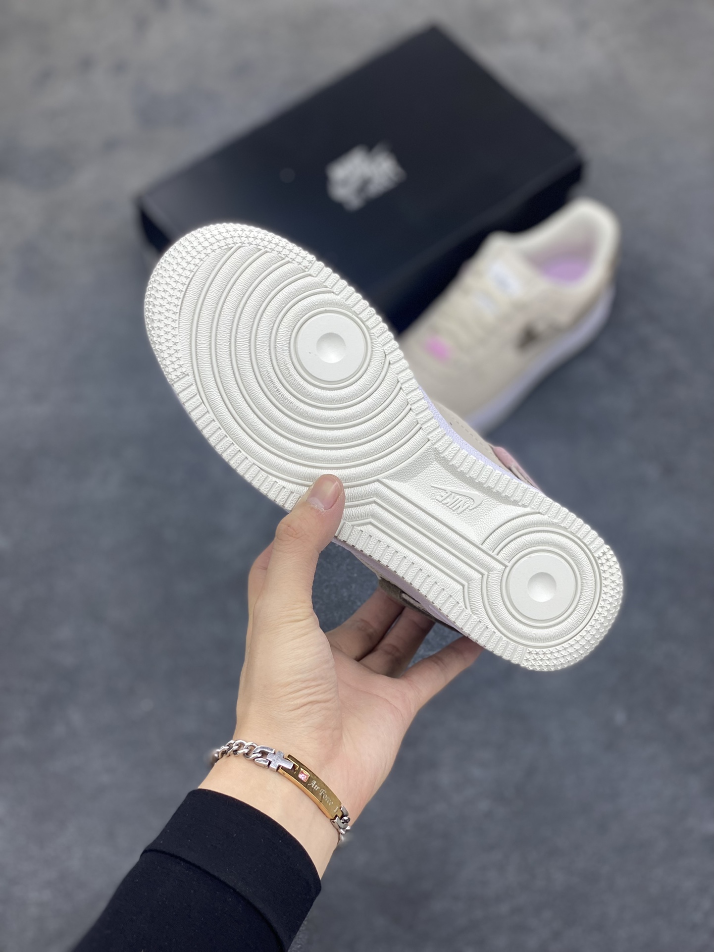 图片[5]-福利特价 全掌气垫🔥 NK Air Force 1 空军一号 断勾 原楦头原纸板 打造纯正空军版型#专注外贸渠道 全掌内置蜂窝气垫 #原盒配件 原厂中底钢印、拉帮完美 货号：DC1425-100 尺码：36 36.5 37.5 38 38.5 39 40 40.5 41 42 42.5 43 44 44.5 45-选品中心