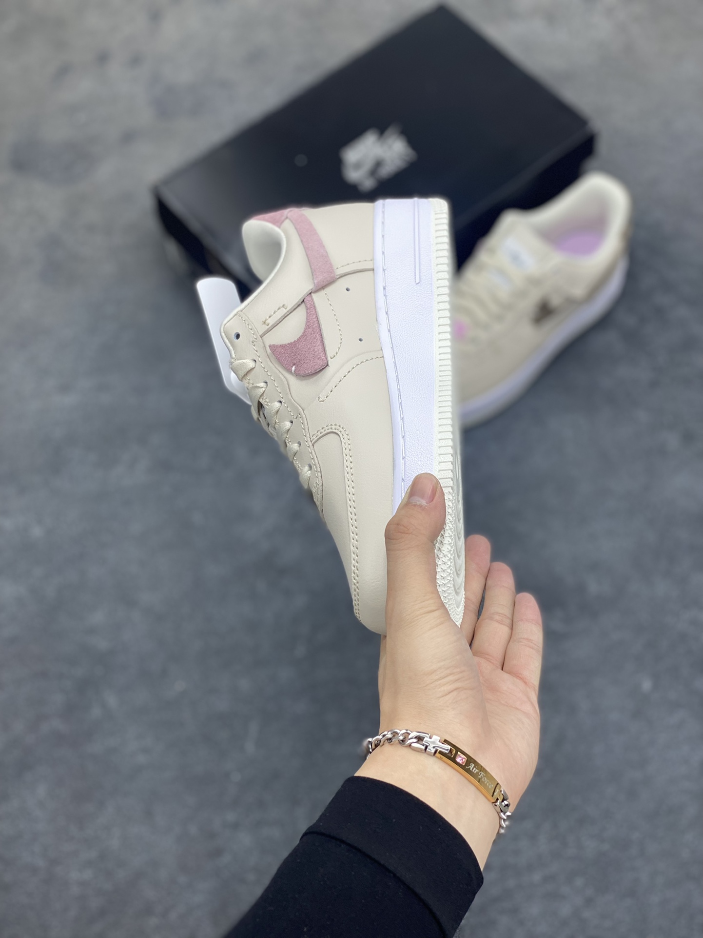 图片[3]-福利特价 全掌气垫🔥 NK Air Force 1 空军一号 断勾 原楦头原纸板 打造纯正空军版型#专注外贸渠道 全掌内置蜂窝气垫 #原盒配件 原厂中底钢印、拉帮完美 货号：DC1425-100 尺码：36 36.5 37.5 38 38.5 39 40 40.5 41 42 42.5 43 44 44.5 45-选品中心