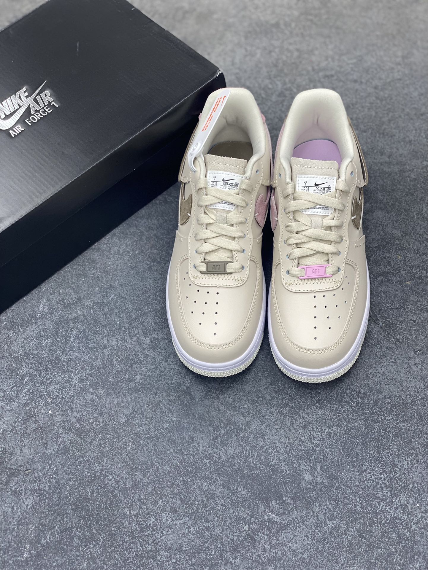 图片[8]-福利特价 全掌气垫🔥 NK Air Force 1 空军一号 断勾 原楦头原纸板 打造纯正空军版型#专注外贸渠道 全掌内置蜂窝气垫 #原盒配件 原厂中底钢印、拉帮完美 货号：DC1425-100 尺码：36 36.5 37.5 38 38.5 39 40 40.5 41 42 42.5 43 44 44.5 45-选品中心