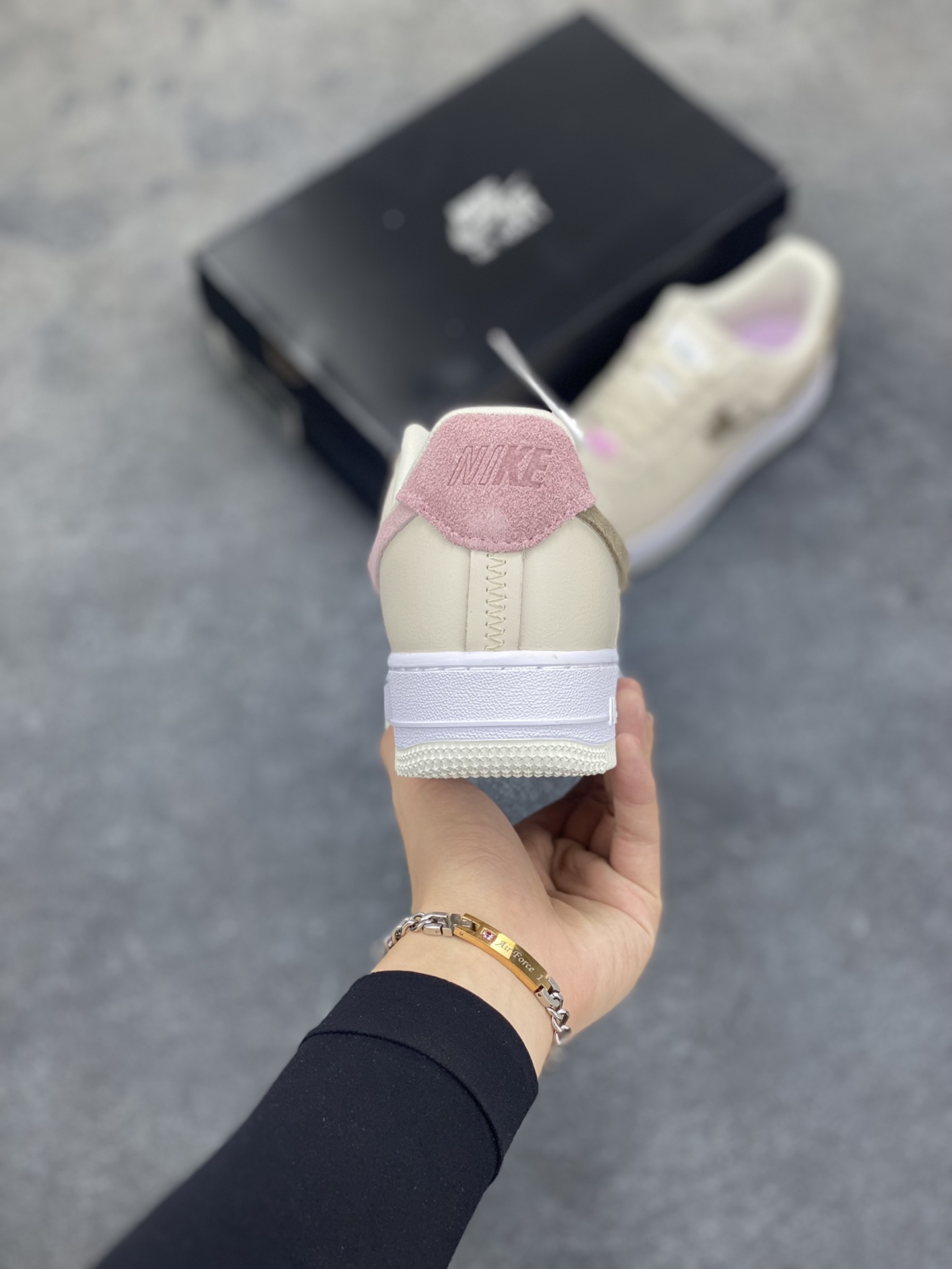 图片[4]-福利特价 全掌气垫🔥 NK Air Force 1 空军一号 断勾 原楦头原纸板 打造纯正空军版型#专注外贸渠道 全掌内置蜂窝气垫 #原盒配件 原厂中底钢印、拉帮完美 货号：DC1425-100 尺码：36 36.5 37.5 38 38.5 39 40 40.5 41 42 42.5 43 44 44.5 45-选品中心