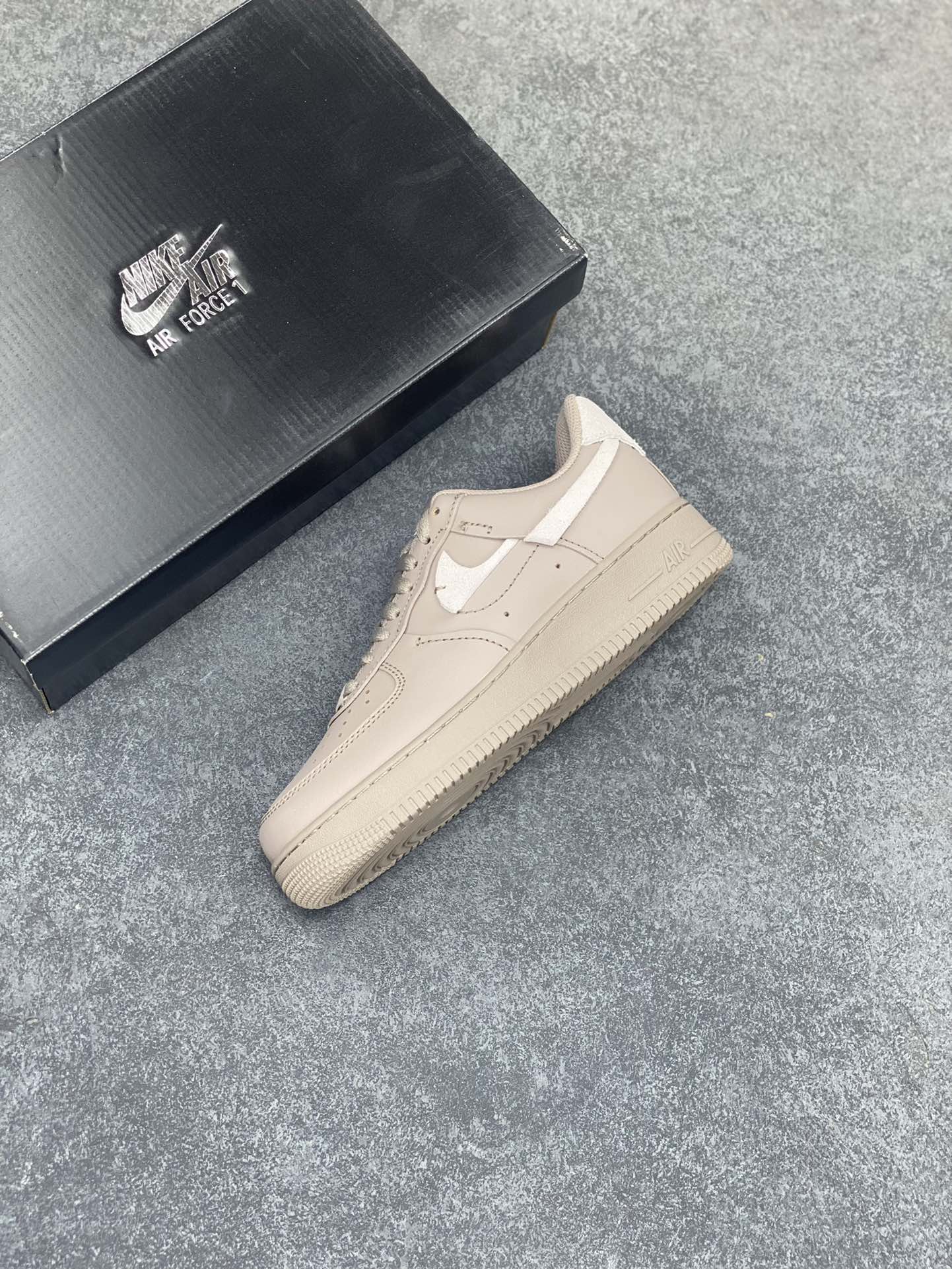 图片[7]-福利特价 全掌气垫🔥 NK Air Force 1 空军一号 断勾 原楦头原纸板 打造纯正空军版型#专注外贸渠道 全掌内置蜂窝气垫 #原盒配件 原厂中底钢印、拉帮完美 货号：DH2869-200 尺码：36 36.5 37.5 38 38.5 39 40 40.5 41 42 42.5 43 44 44.5 45-选品中心