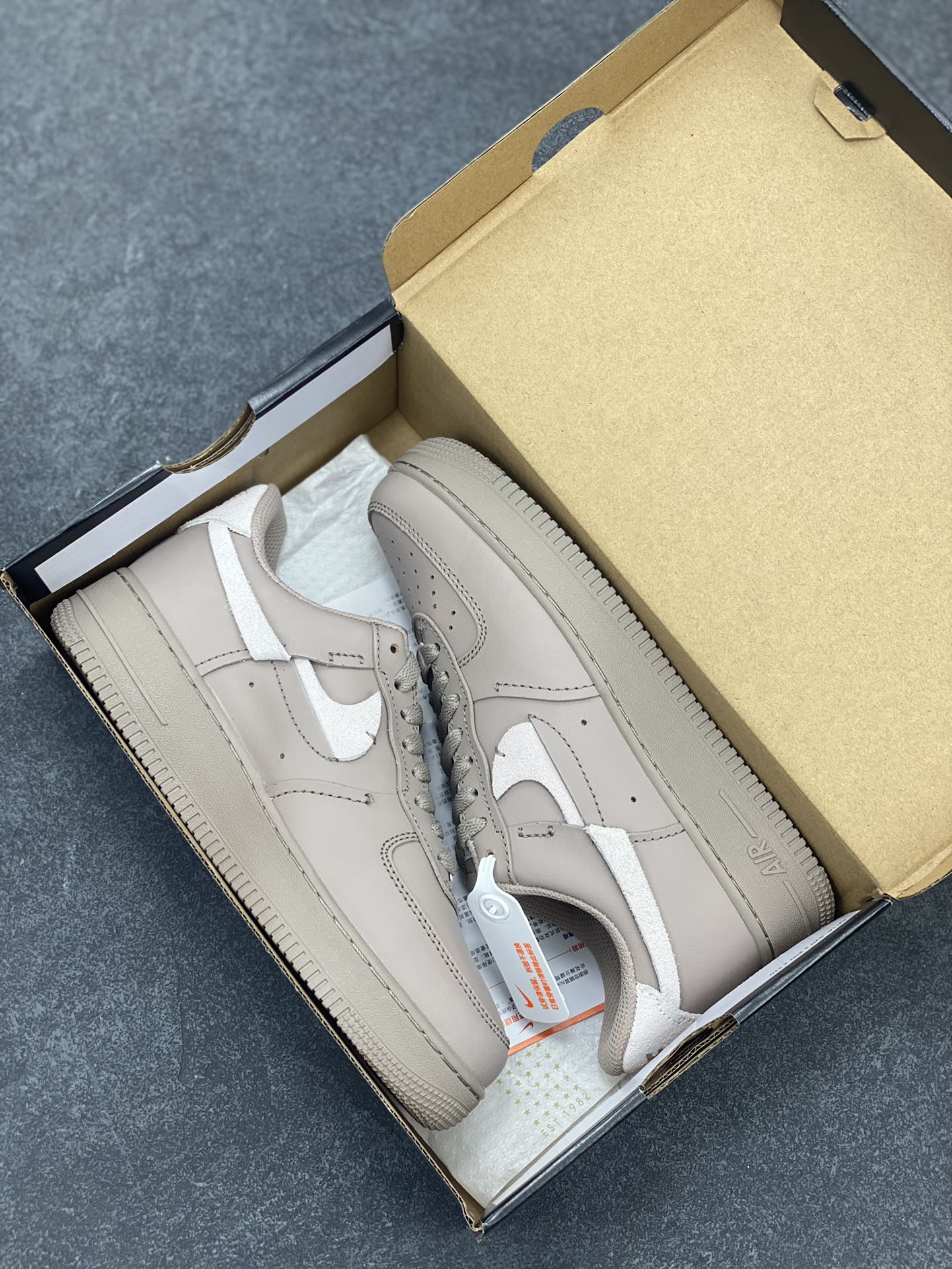 图片[9]-福利特价 全掌气垫🔥 NK Air Force 1 空军一号 断勾 原楦头原纸板 打造纯正空军版型#专注外贸渠道 全掌内置蜂窝气垫 #原盒配件 原厂中底钢印、拉帮完美 货号：DH2869-200 尺码：36 36.5 37.5 38 38.5 39 40 40.5 41 42 42.5 43 44 44.5 45-选品中心