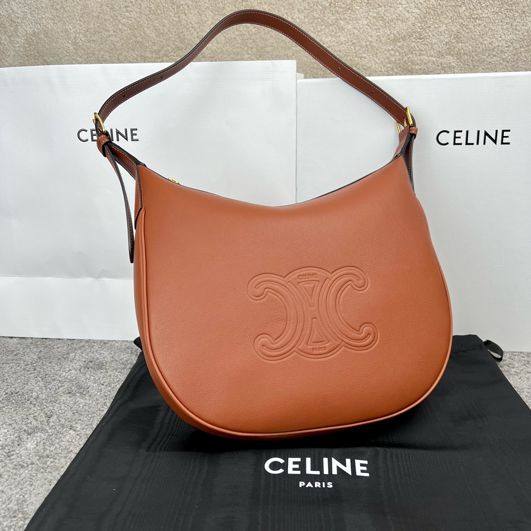 NO:197877,Genuine HELOIS Soft Cowhide Leather Handbag, Size 30 x28.5x8 cm, Cowhide, Cowhide Suede Lining, Gold Finish, Shoulder Back, Zipper Close, One Main Component, Adjustable Shoulder Strap, Number 114713, Celine, Celine, Celine, Cowhide19860909正品级 HELOIS 柔软牛皮革手袋,尺寸 30 x28.5x8 厘米,牛皮革,牛皮绒面革衬里,金色饰面,肩背,拉链开合,一个主隔层,可调节肩带,编号114713,赛琳celine,celine,celine,cowhide,Bag