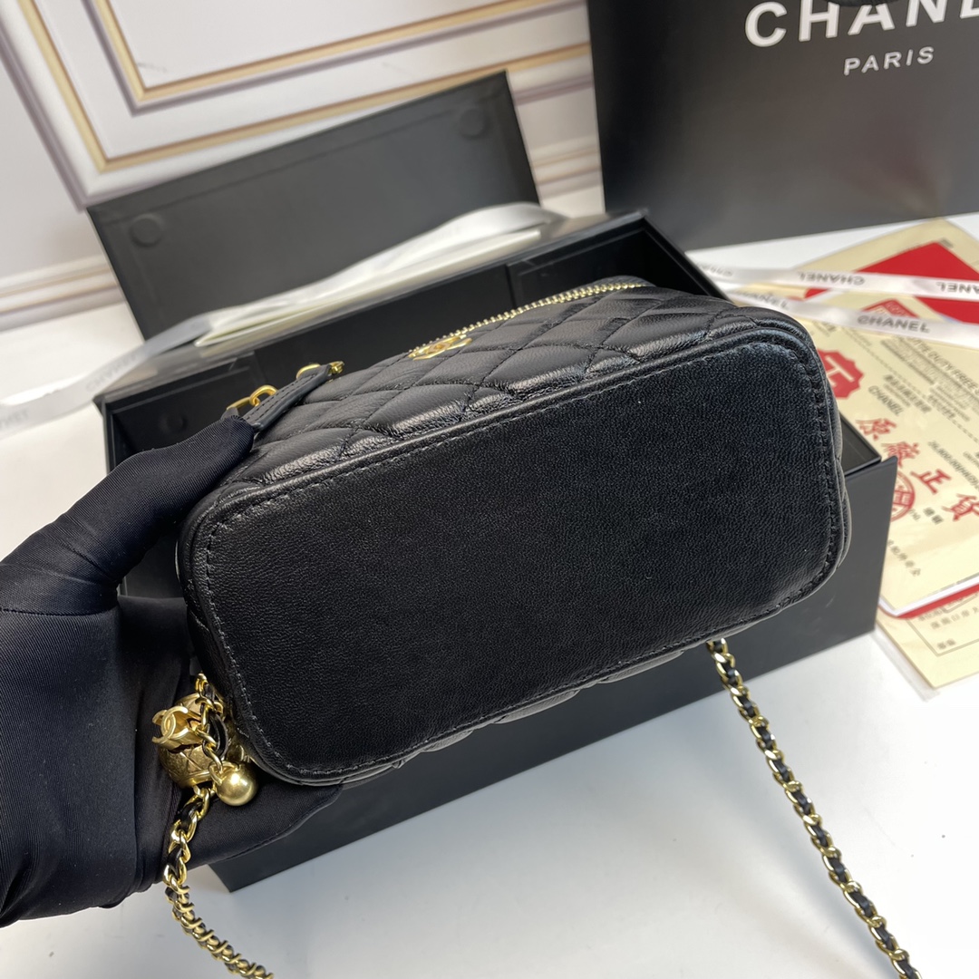 Chanel2021秋冬新品金球化妆小盒子小型收纳盒原版五金进口羊皮出街打开能补妆关上能拗造型就算放家里