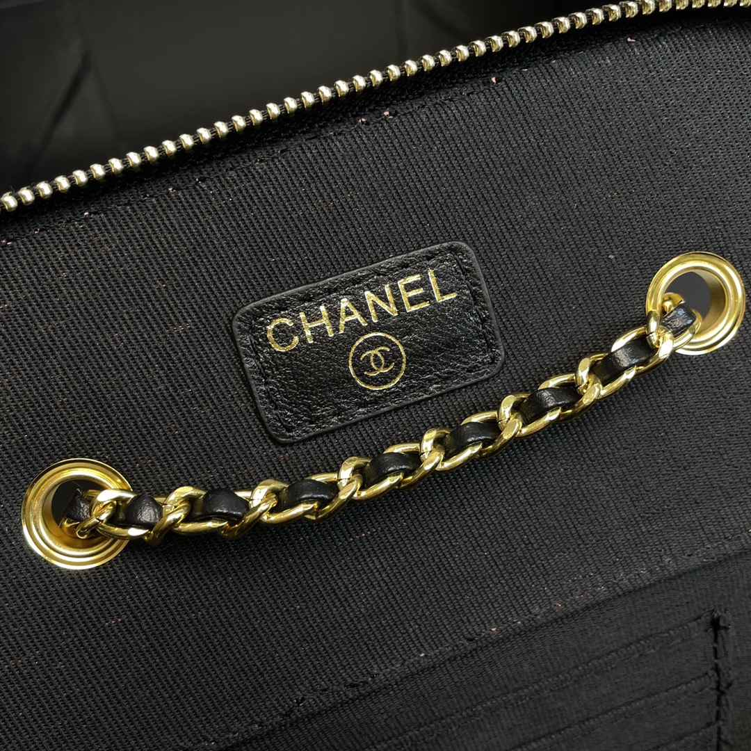 Chanel2021秋冬新品金球化妆小盒子小型收纳盒原版五金进口羊皮出街打开能补妆关上能拗造型就算放家里