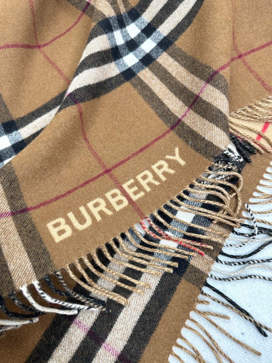 Burberry博柏利 最新款对比感格纹提花披肩斗篷