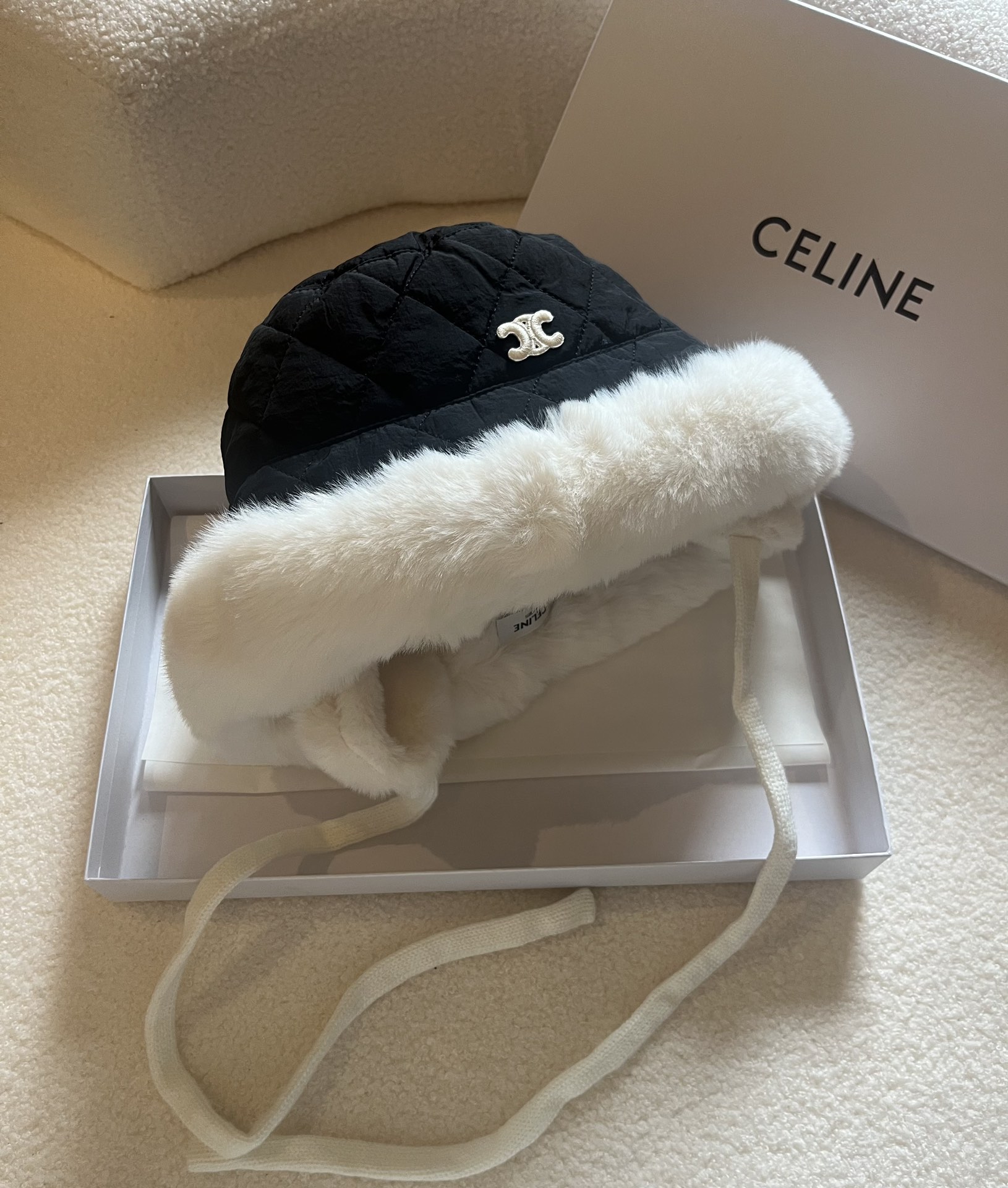 Celine Cappelli Cappello a Secchiello Vendi un designer di lusso online
 Collezione Autunno/Inverno