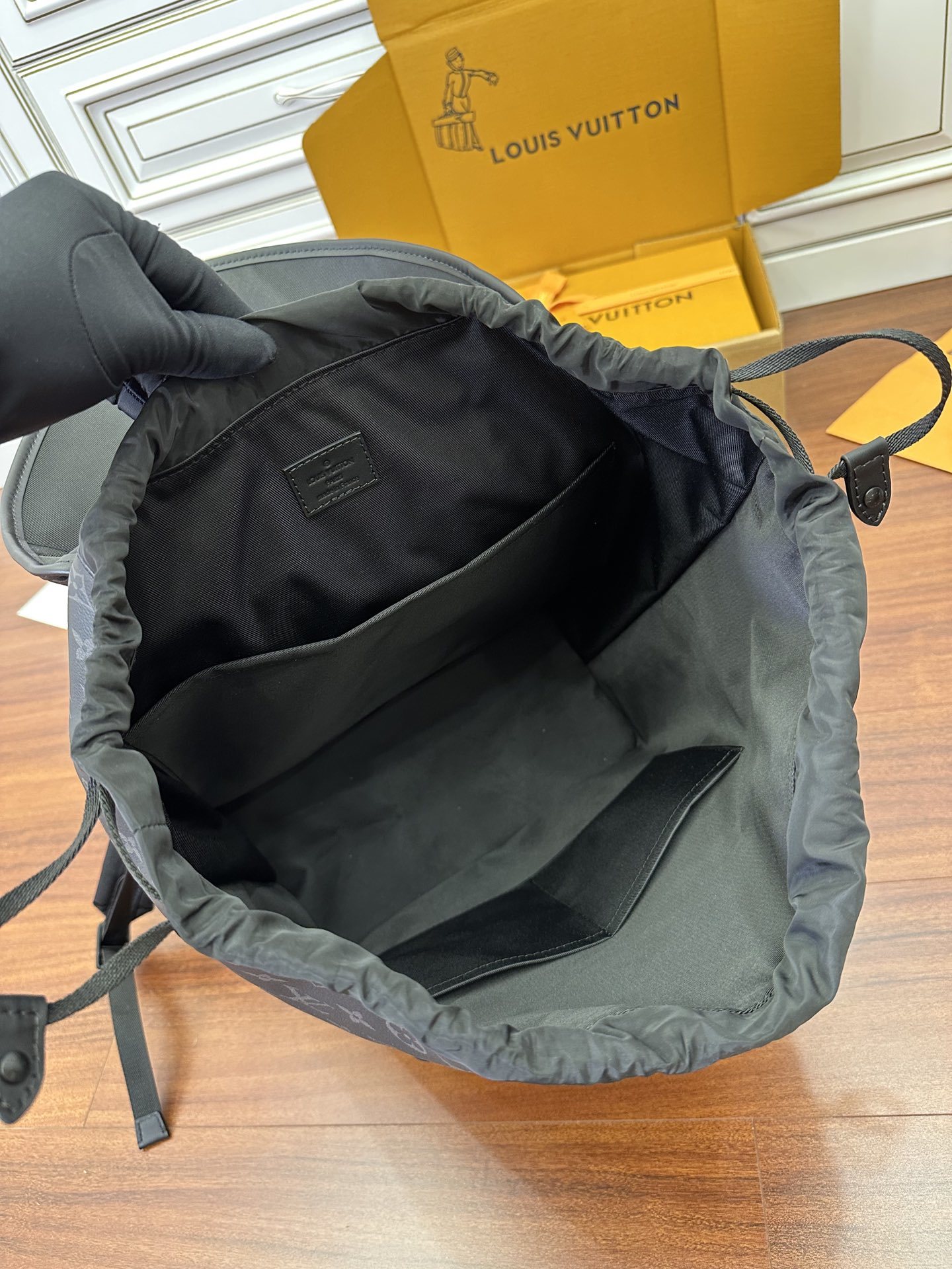 独家首发型号M46683特级加强版品质提升专柜同步电子芯片内码礼品袋保护纸铜版电子标签合格证皮料是正品代