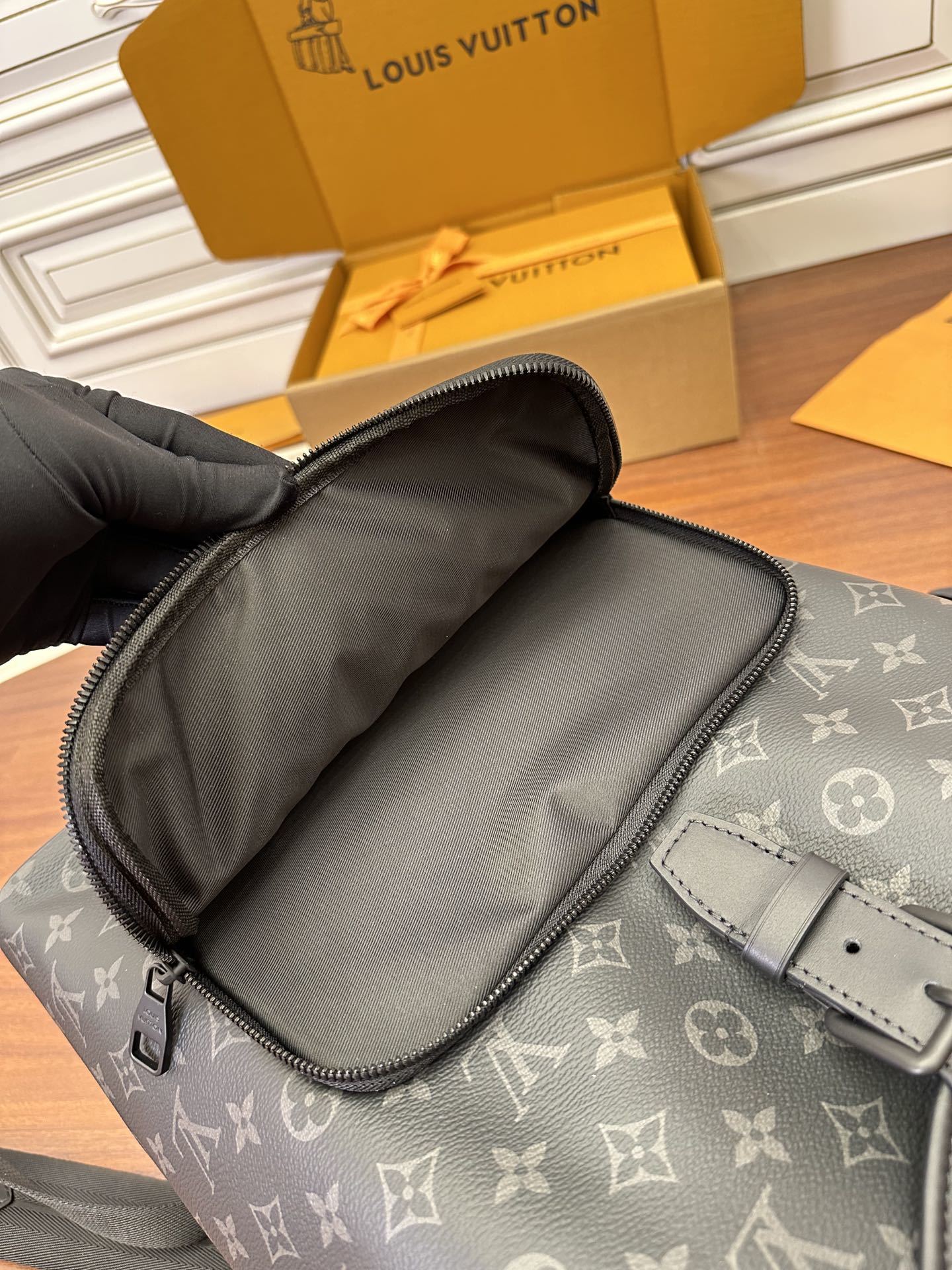 独家首发型号M46683特级加强版品质提升专柜同步电子芯片内码礼品袋保护纸铜版电子标签合格证皮料是正品代