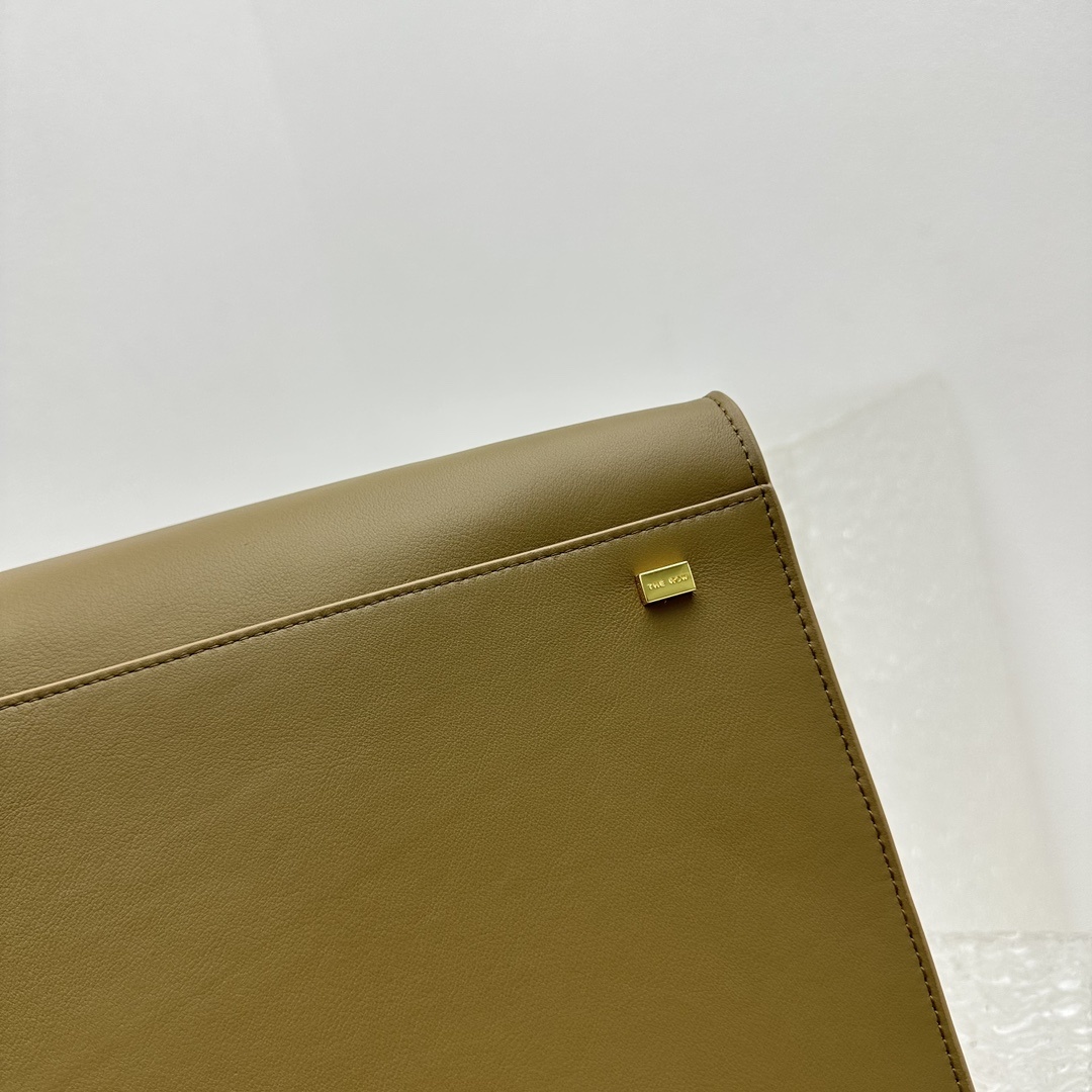 大号平纹橄榄绿Margaux17系列品牌在极简设计上的功力线条干净尽管没有什么logo印花的加持但整体高