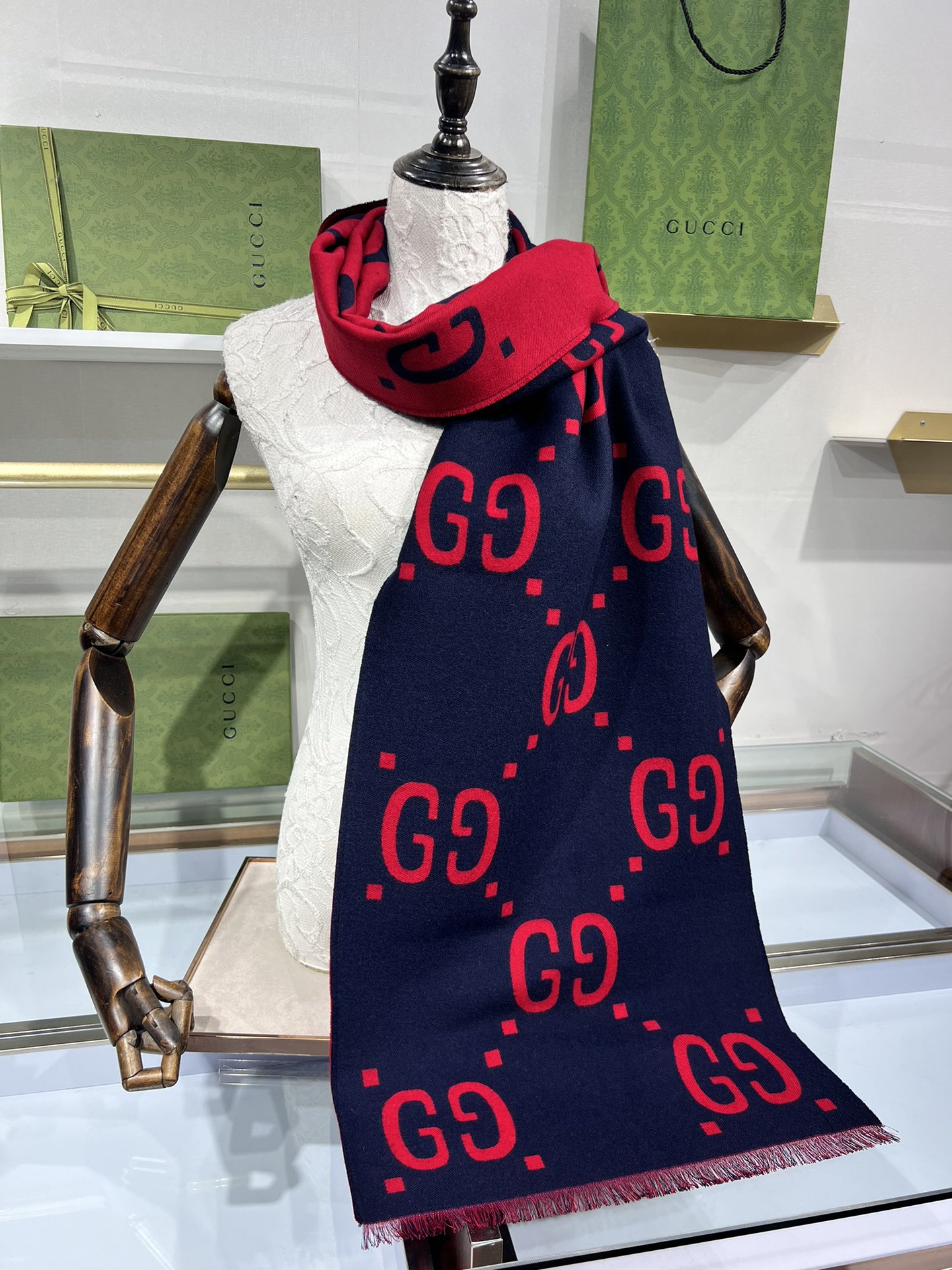 💟王牌口碑闭眼买❗️独家最高规格Gucci新款，全网最牛品质，必须带给大家最好的品质，双面不同设计，非常