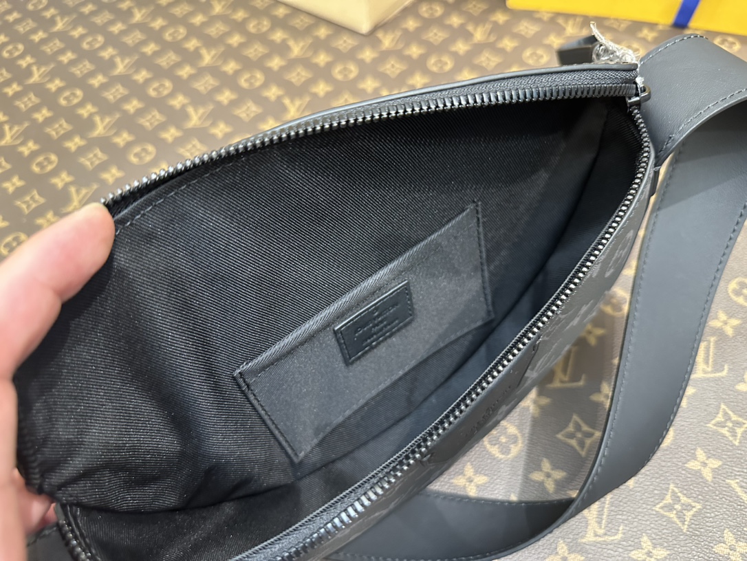 Louis Vuitton Classic Luxury Handbag Shoulder Crossbody Bag Ref 8
