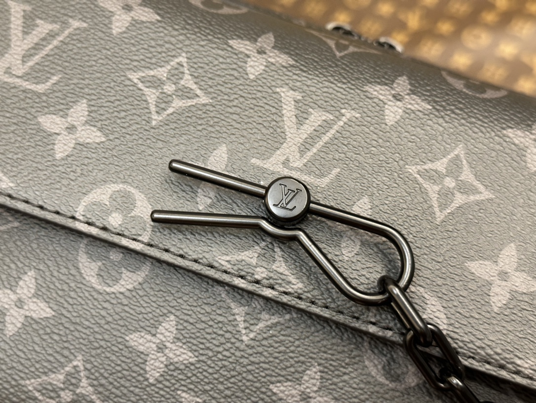 Louis Vuitton Haute Couture Classic Luxury Handbag Shoulder Crossbody 6