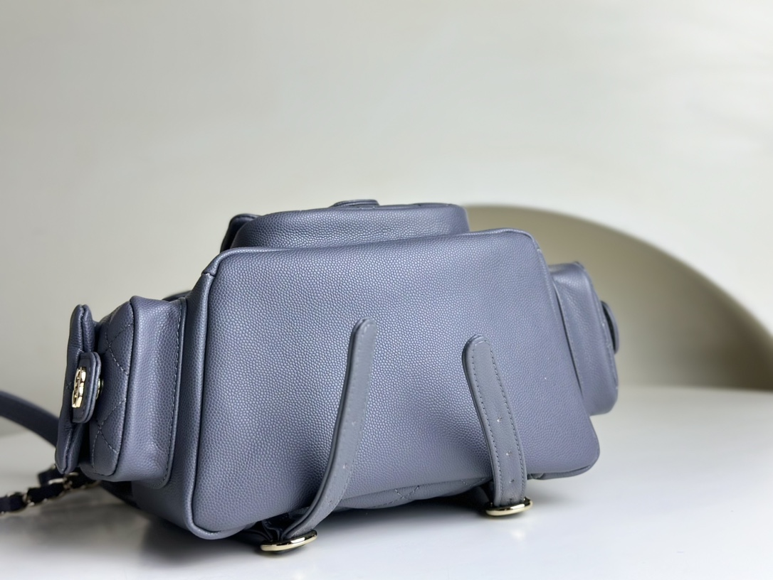 CHANEL Italian calfskin 23k small backpack. Although it looks like a dynamite bag at first glance, it is still cute in person. The small pockets