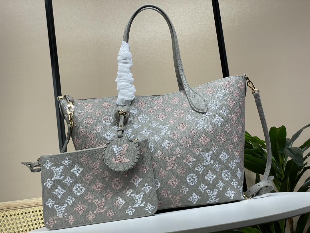 Louis Vuitton Lv [Blossom Medium Tote Shopping Bag] M23387 Gray Gradient (Punch Hollow Bag)