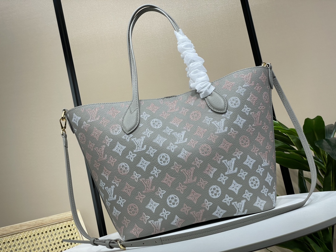 Louis Vuitton Lv [Blossom Medium Tote Shopping Bag] M23387 Gray Gradient (Punch Hollow Bag)